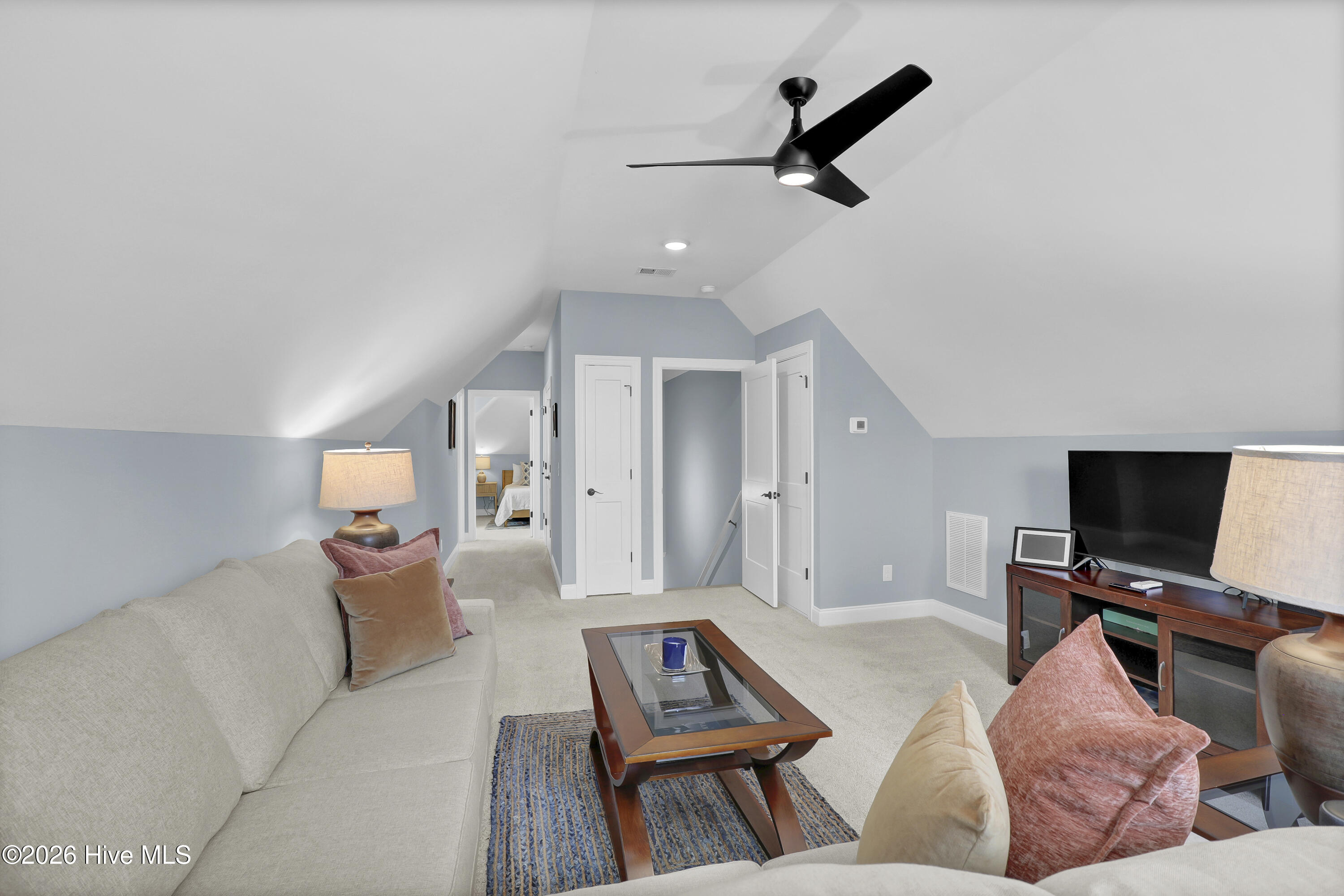 100567366 | Photo 32