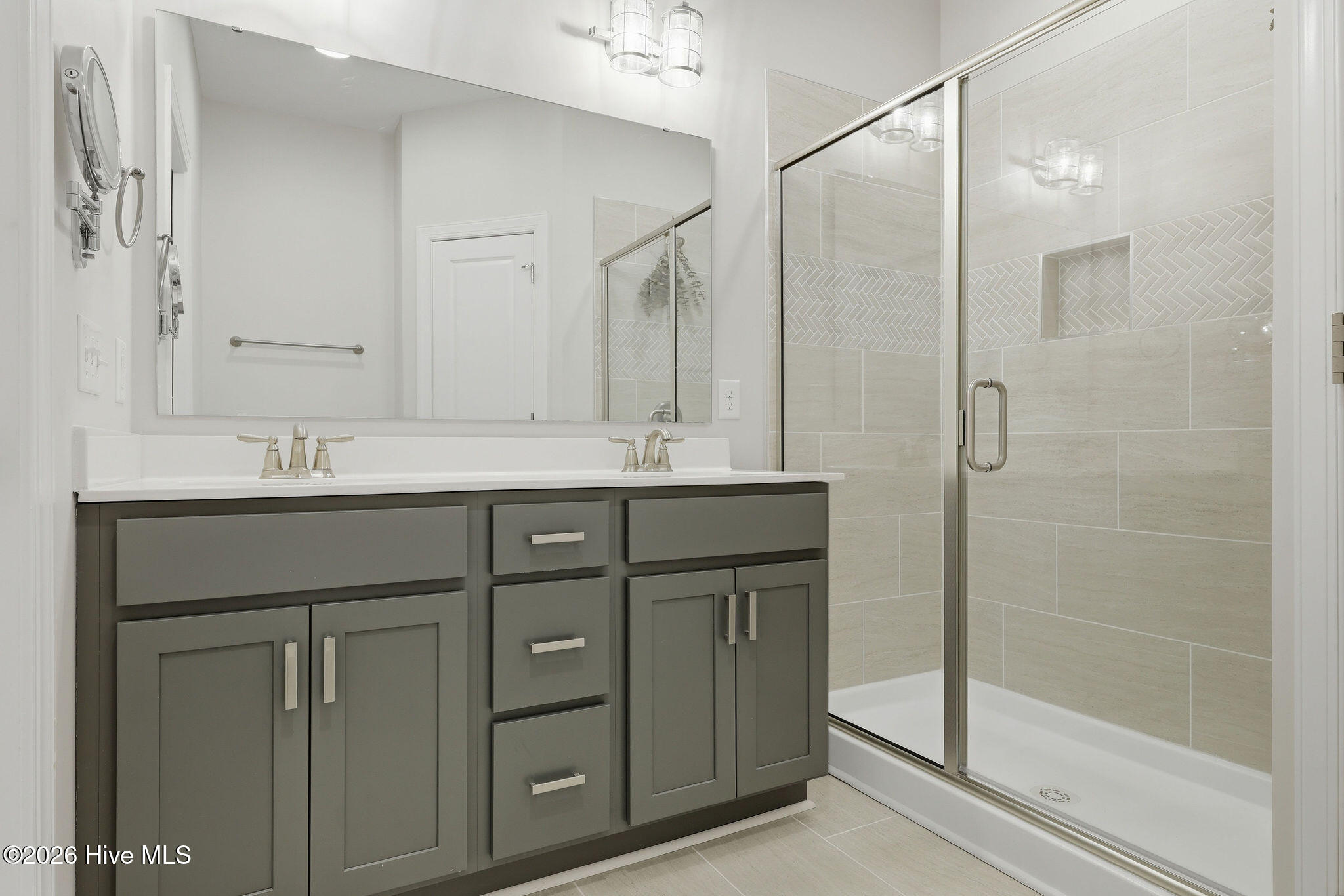 100567666 | Photo 23