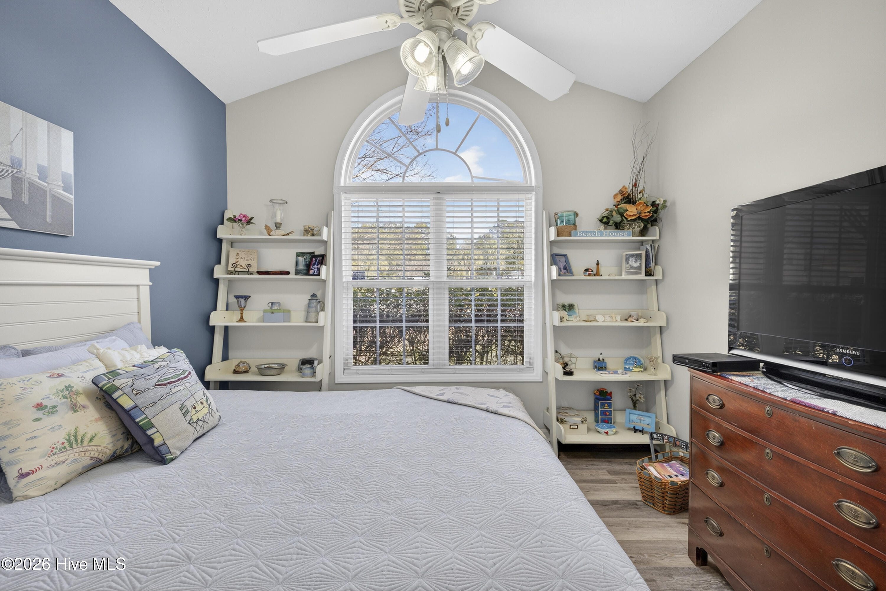 100553252 | Photo 24