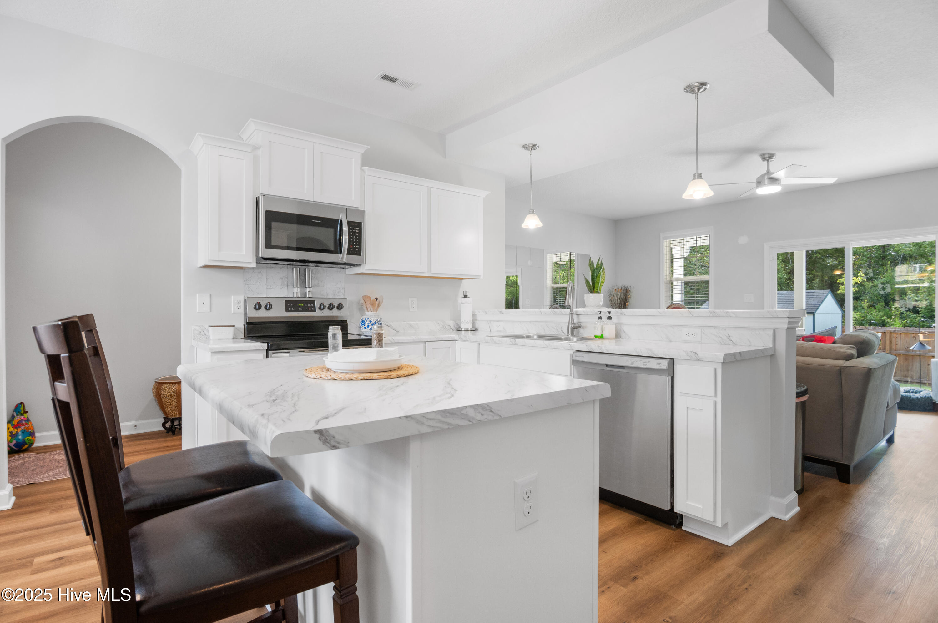 100527902 | Photo 17