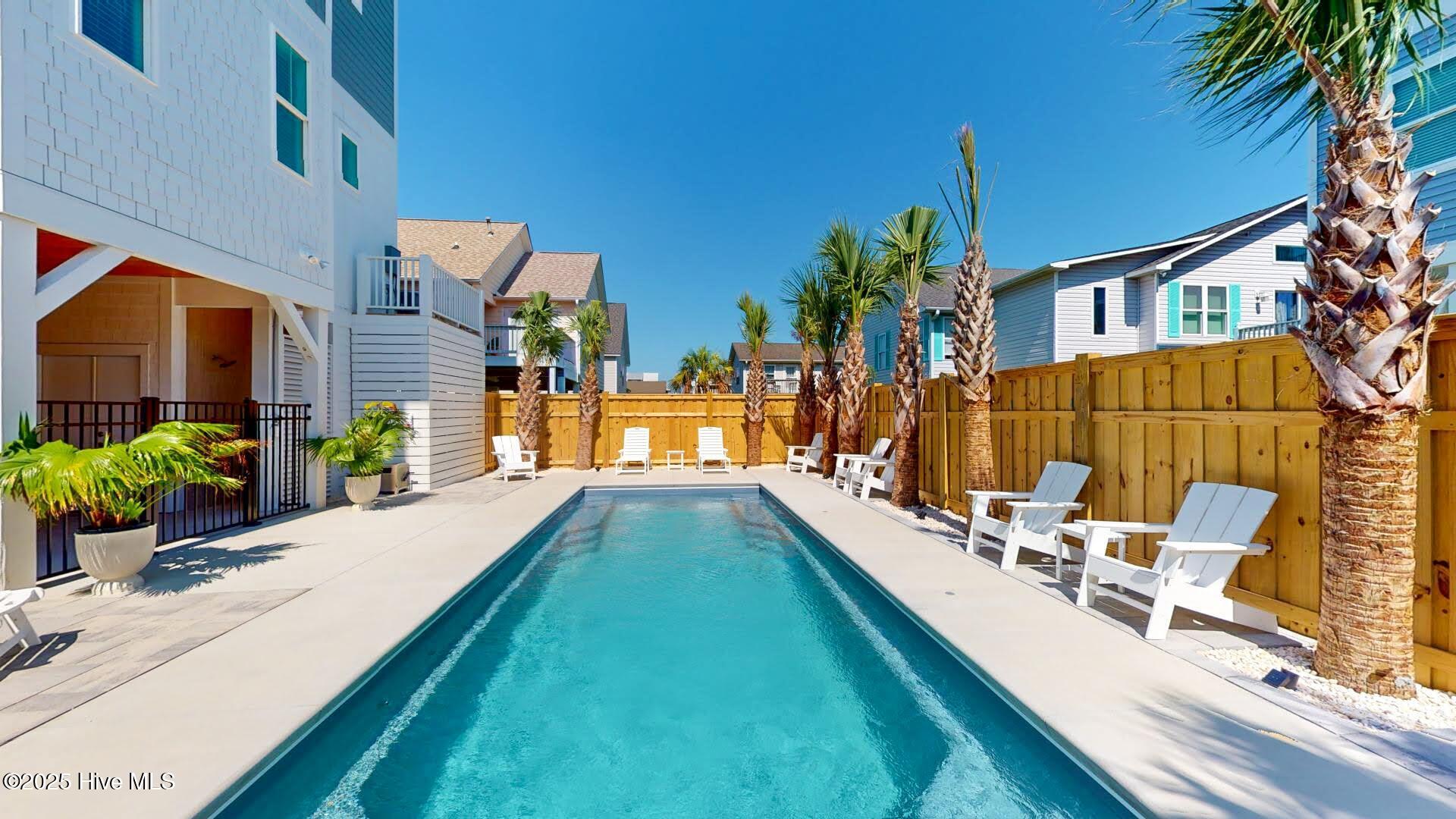 100560716 | Photo 10