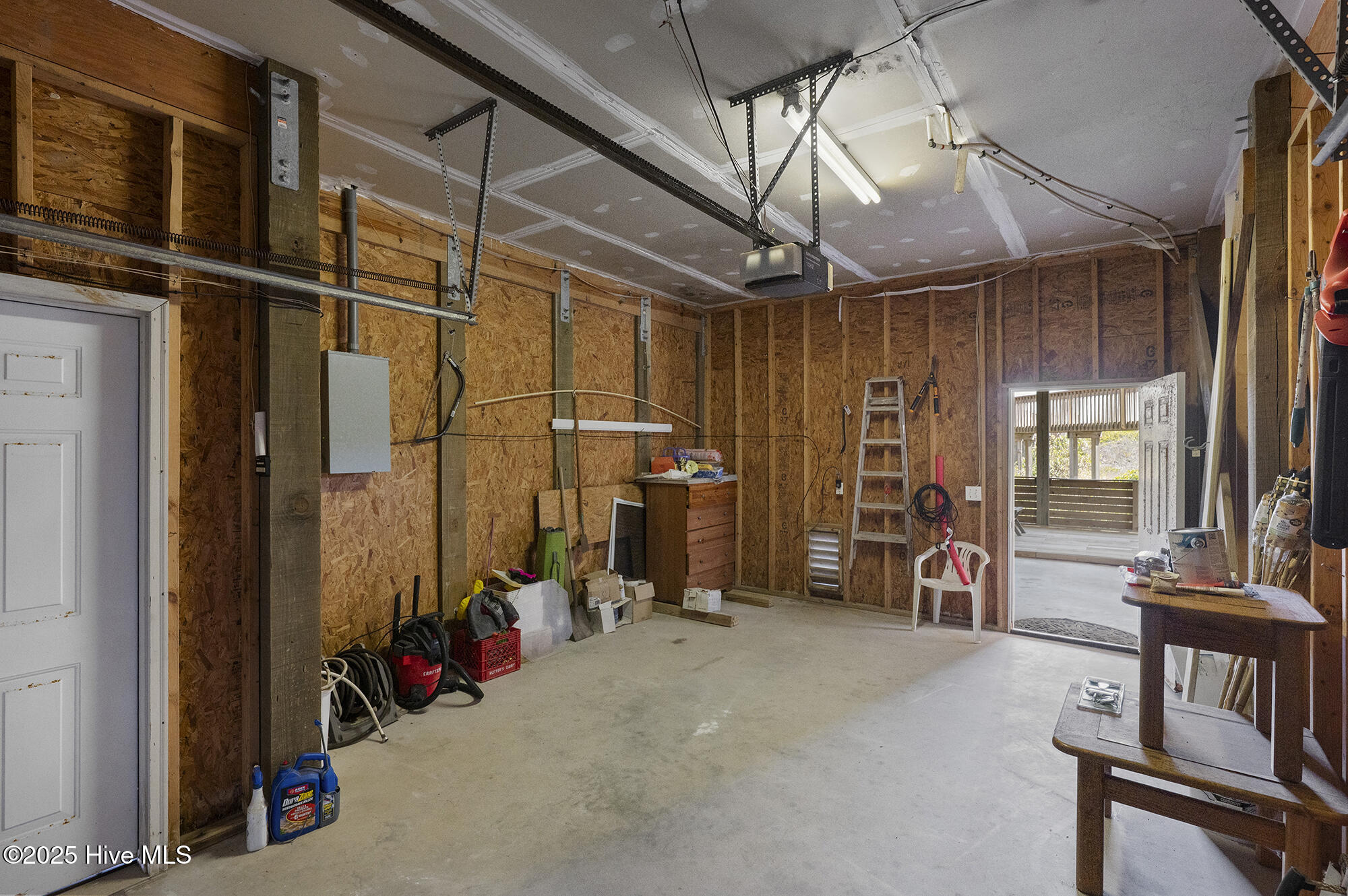 100538972 | Photo 77