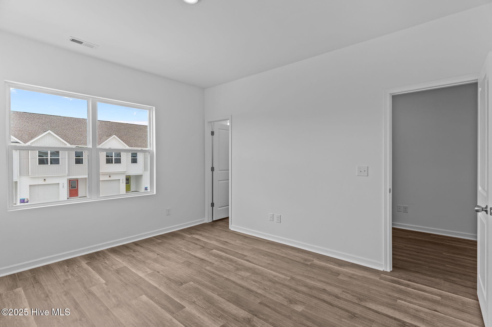 100454255 | Photo 74