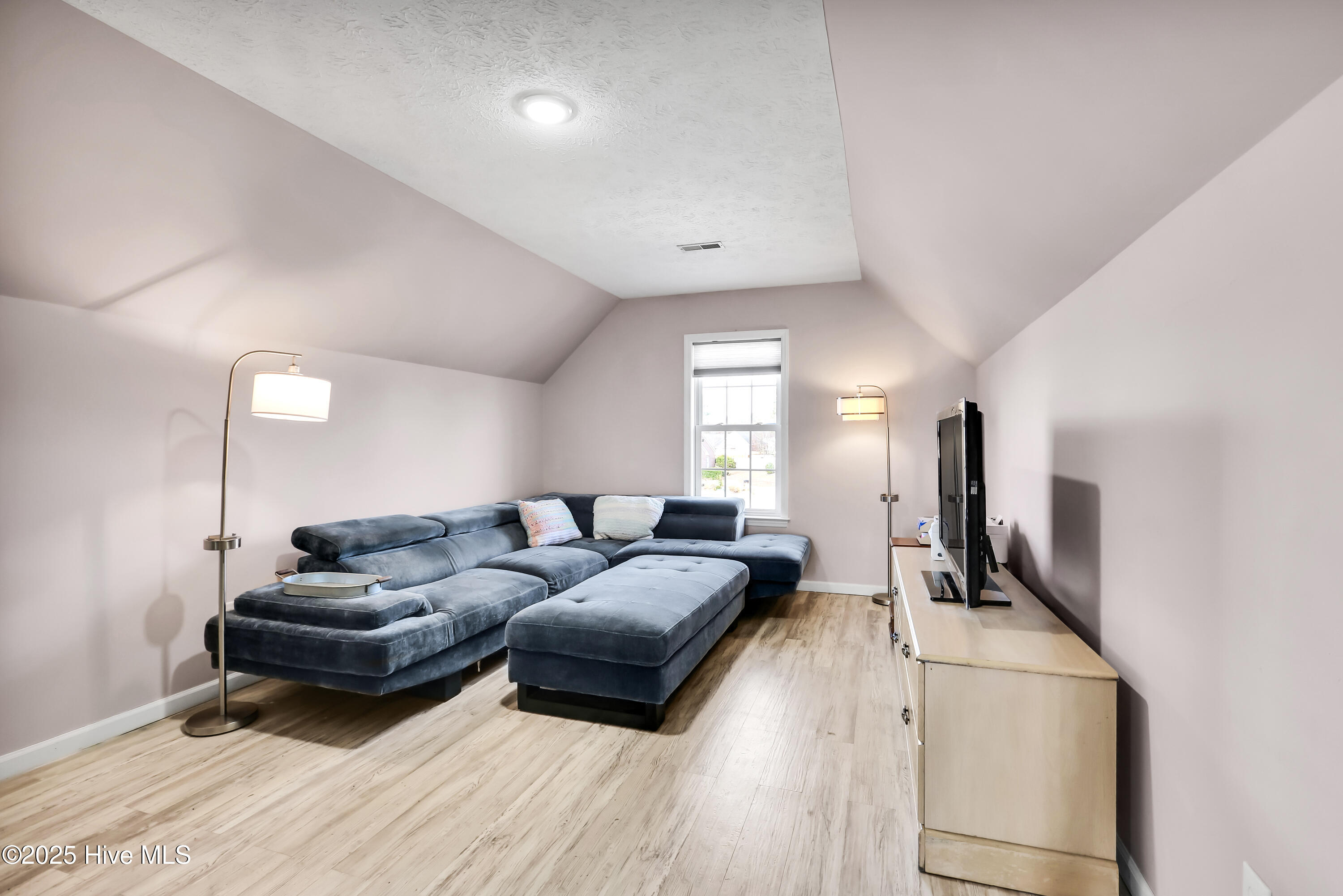 100544452 | Photo 25