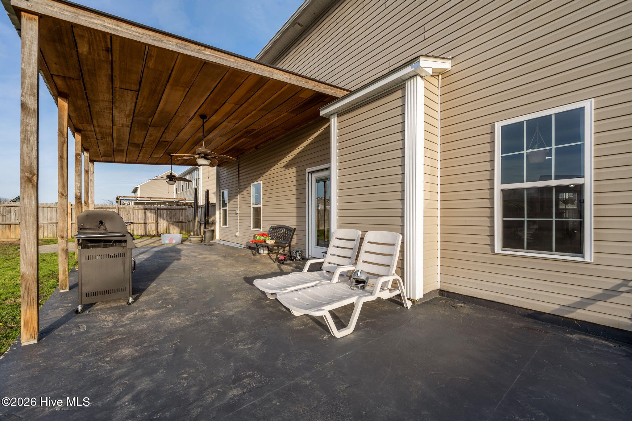 100560340 | Photo 44