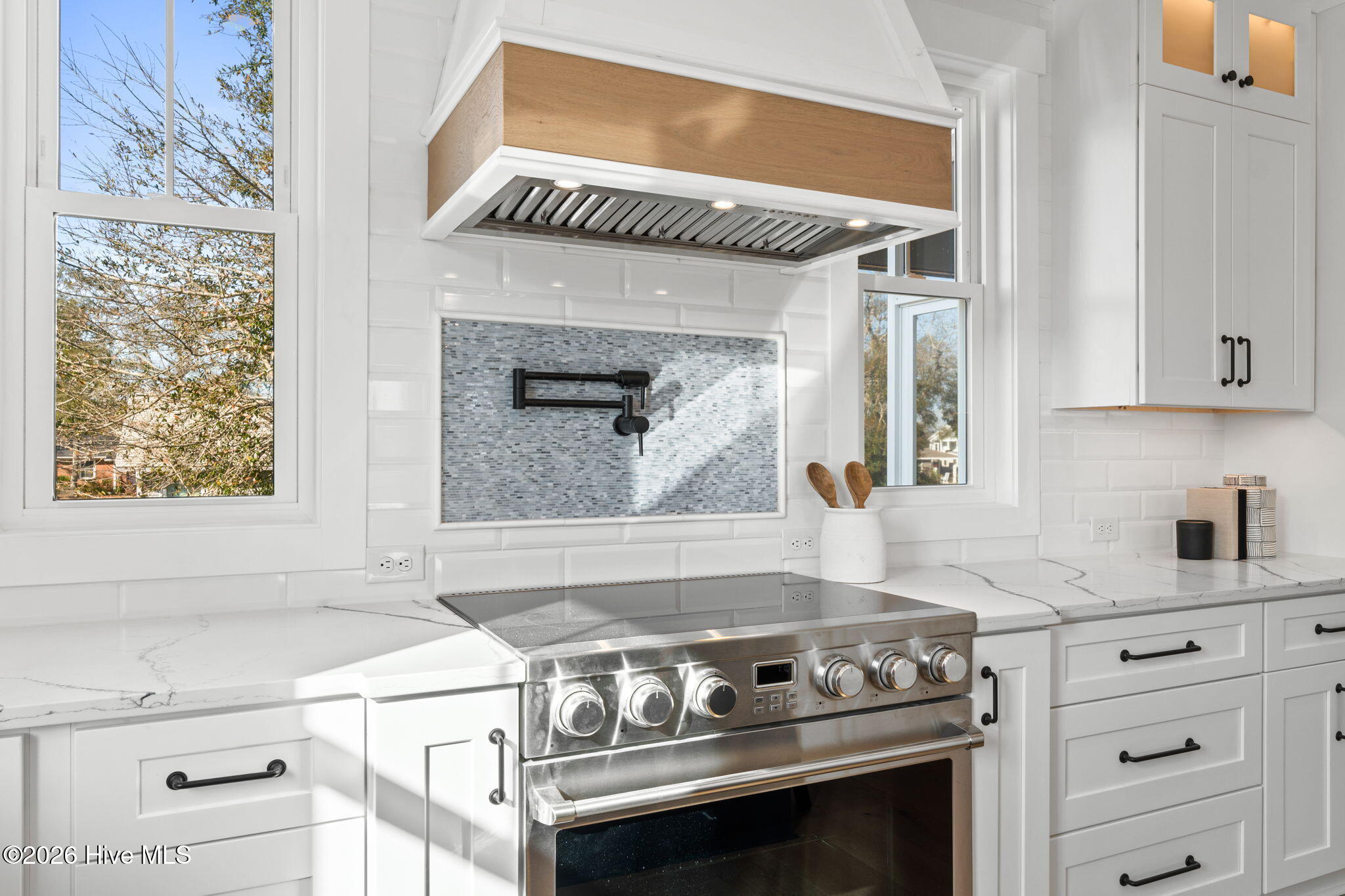 100548911 | Photo 39