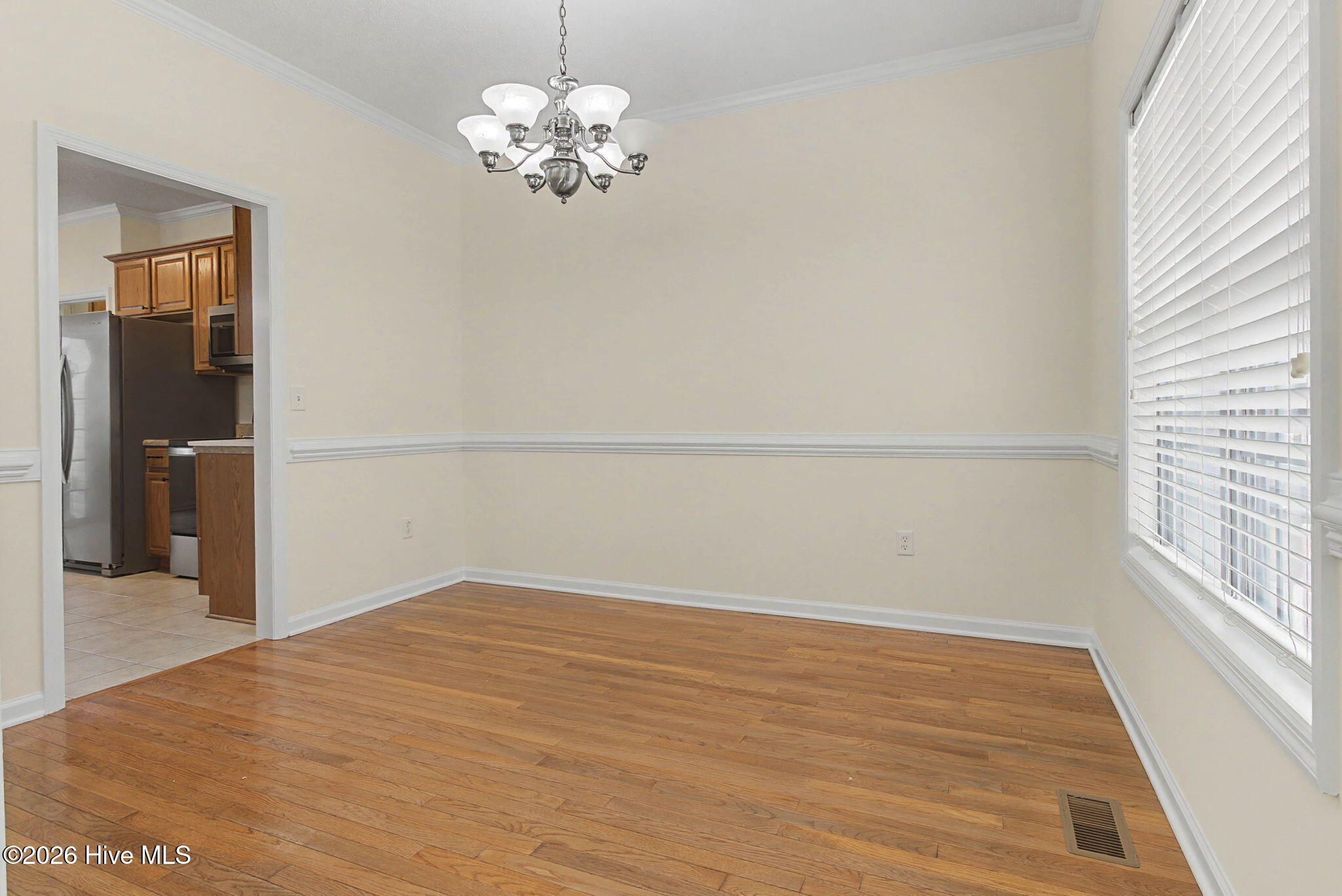 100547779 | Photo 18