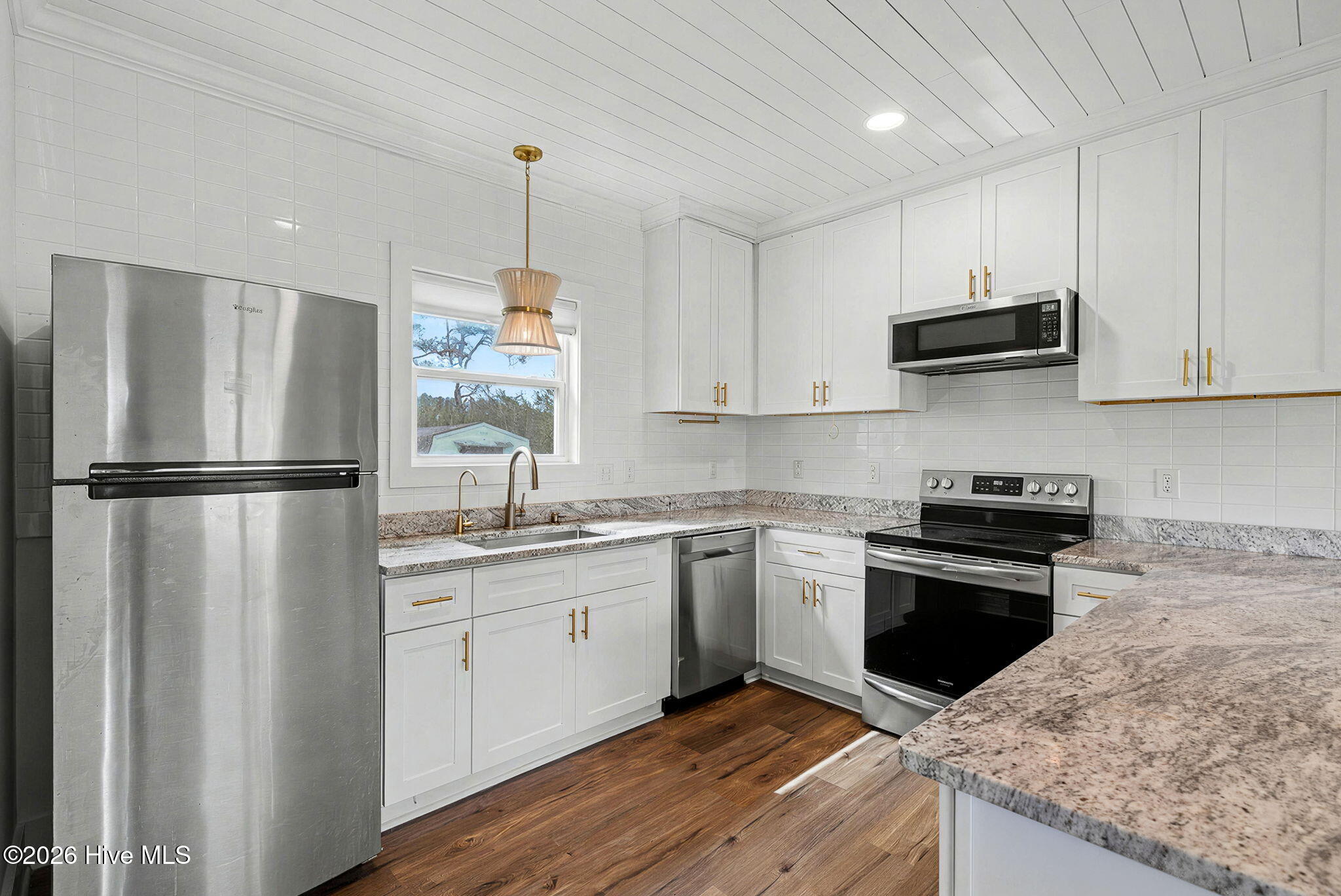 100564116 | Photo 13