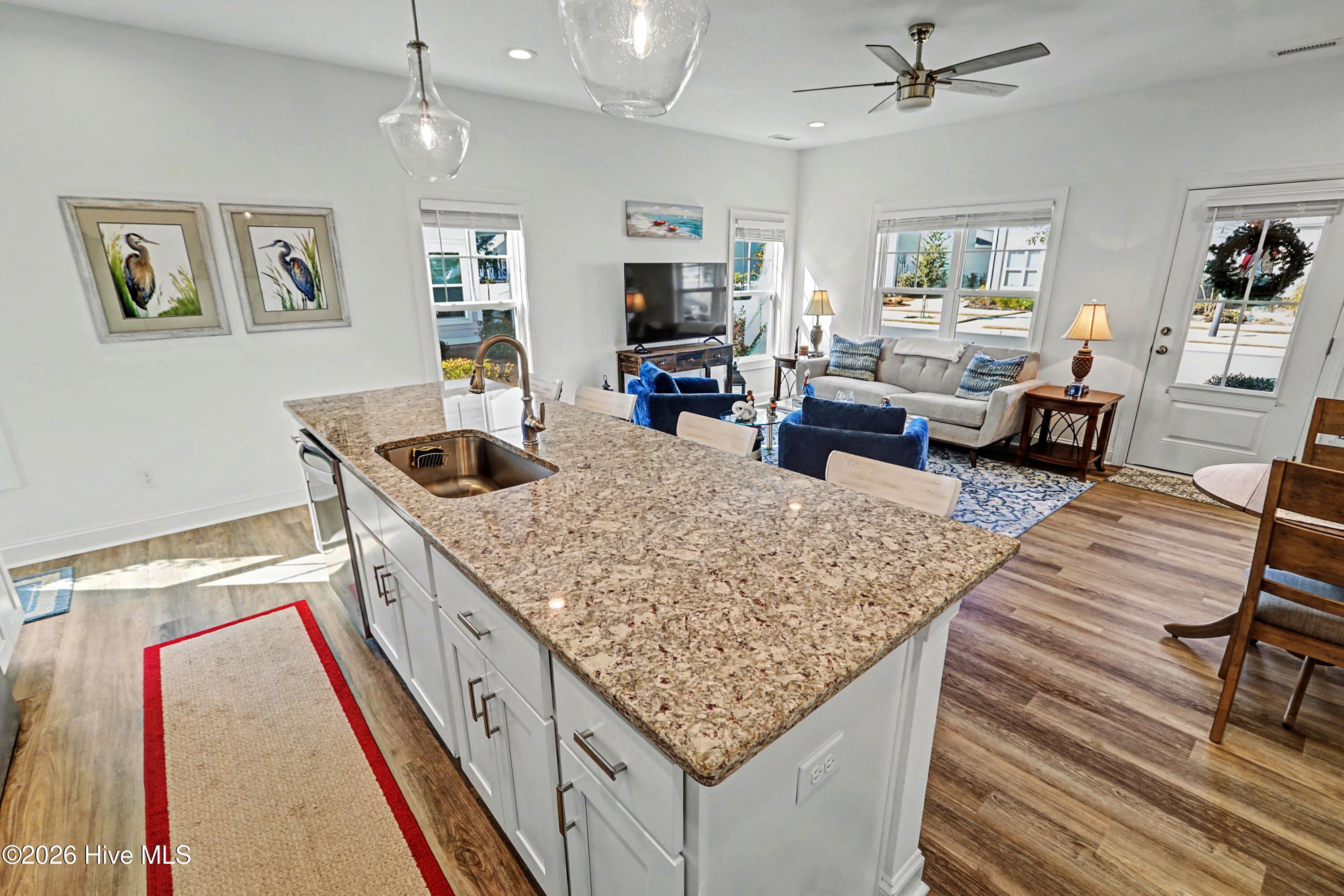 100553259 | Photo 16