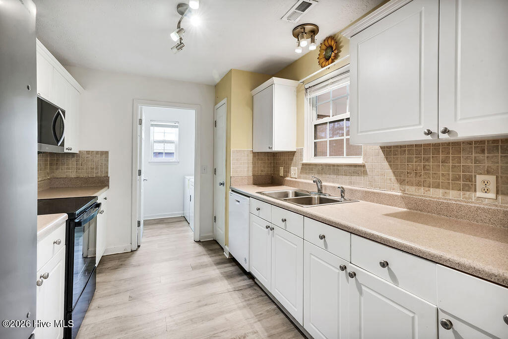 100570666 | Photo 11