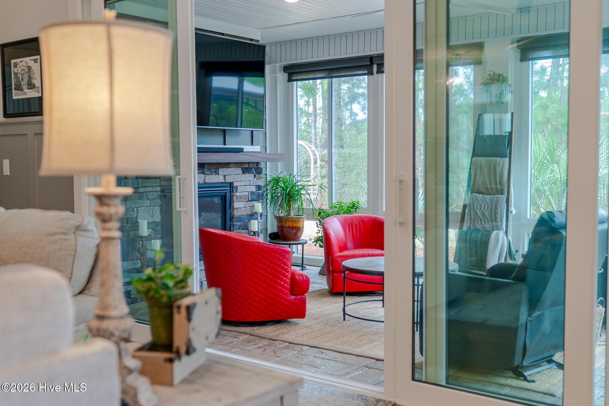 100561438 | Photo 28