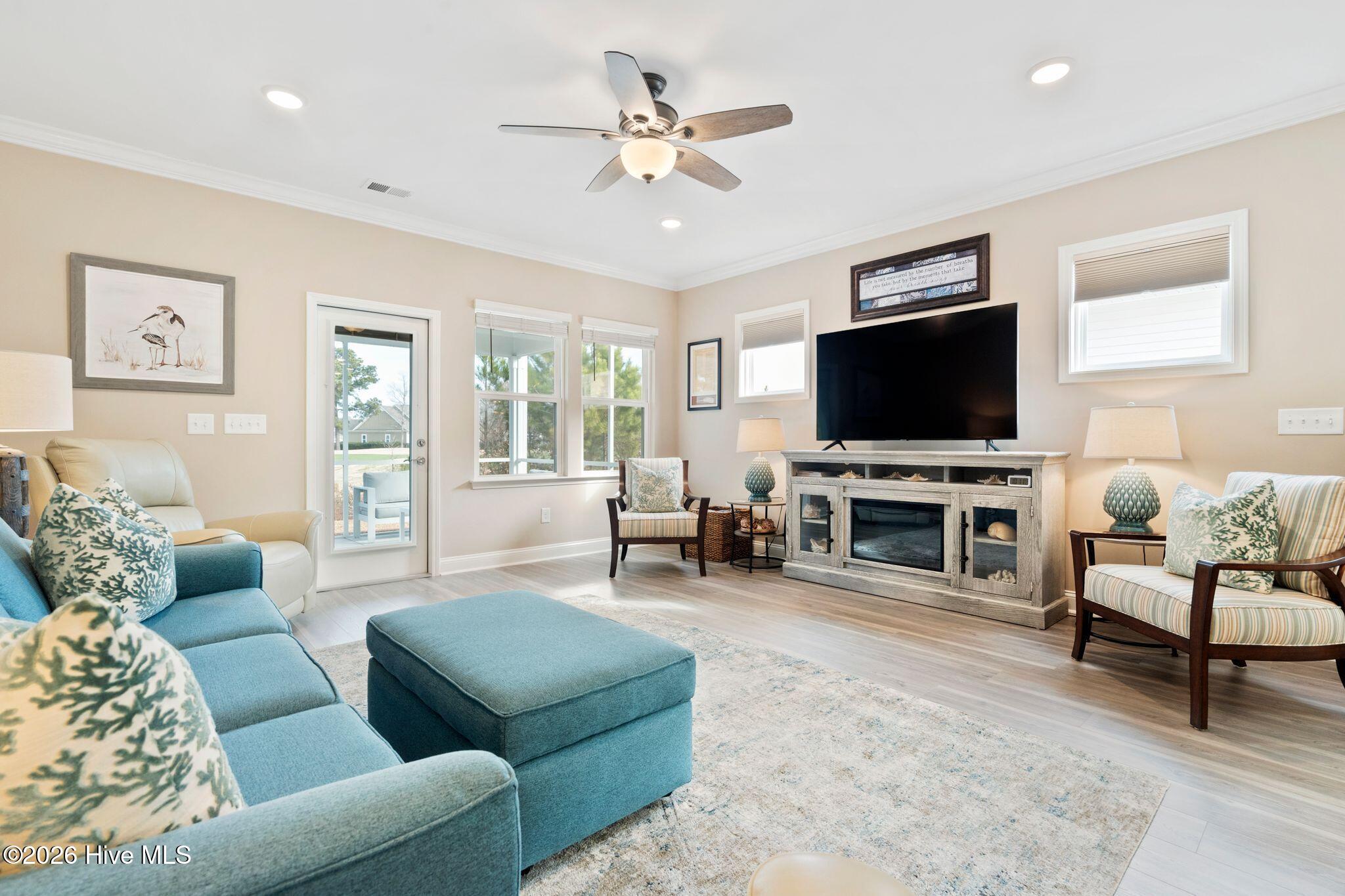 100553867 | Photo 16