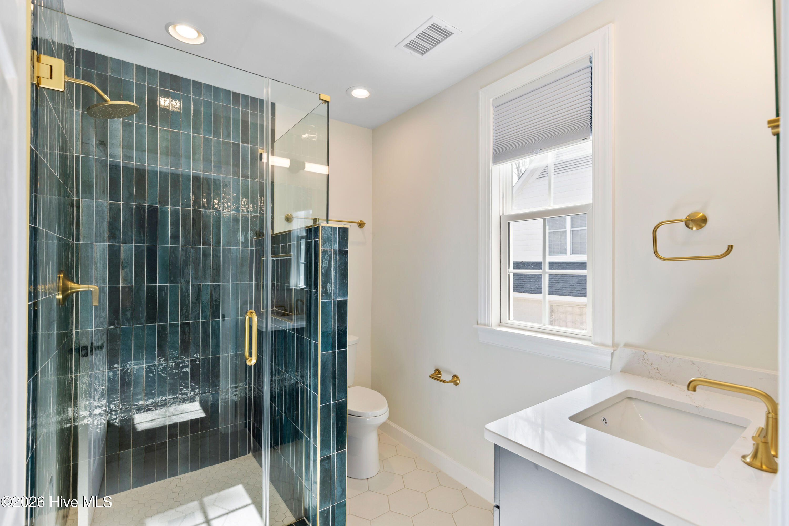 100560916 | Photo 65