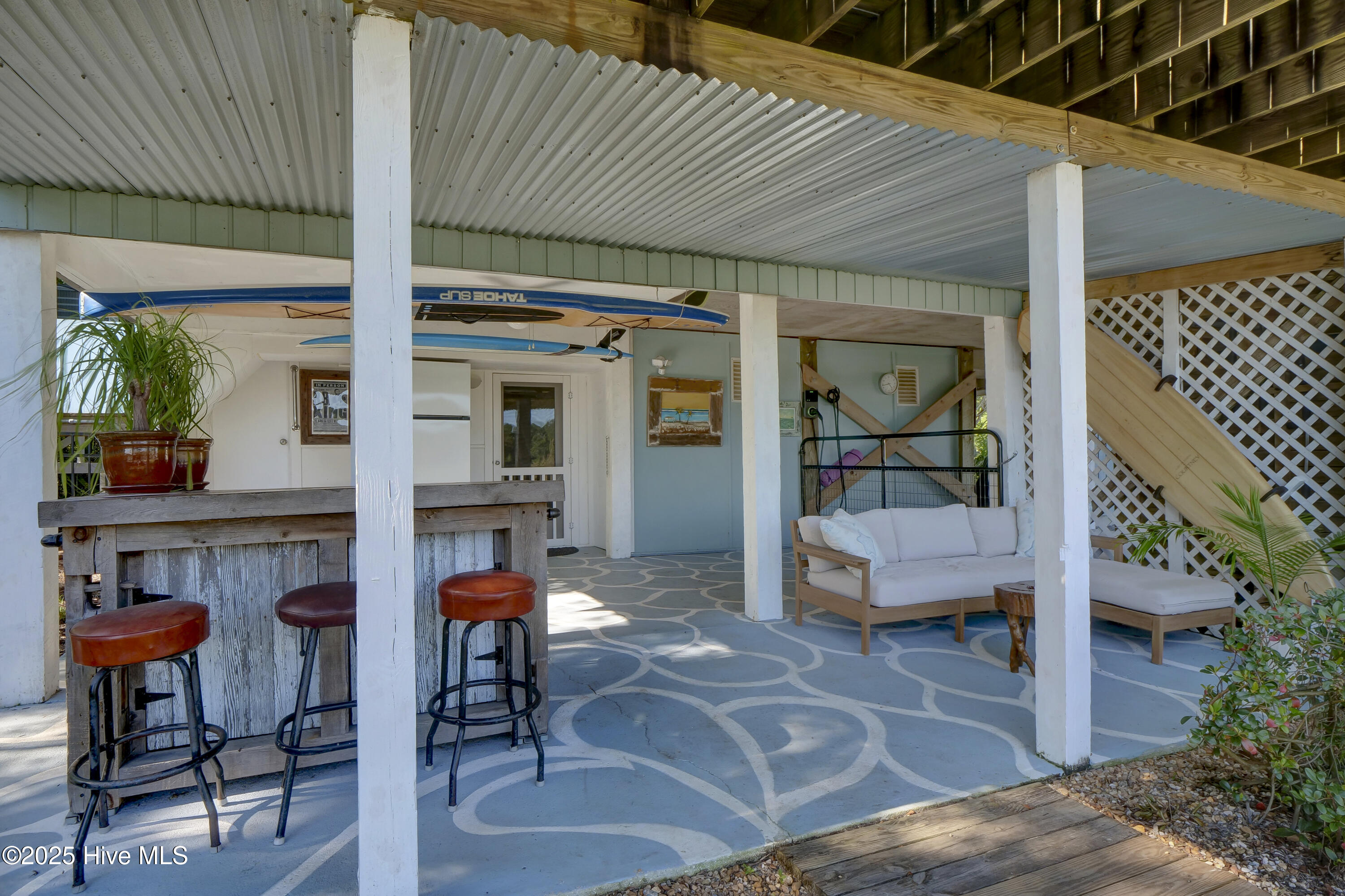 100540889 | Photo 33