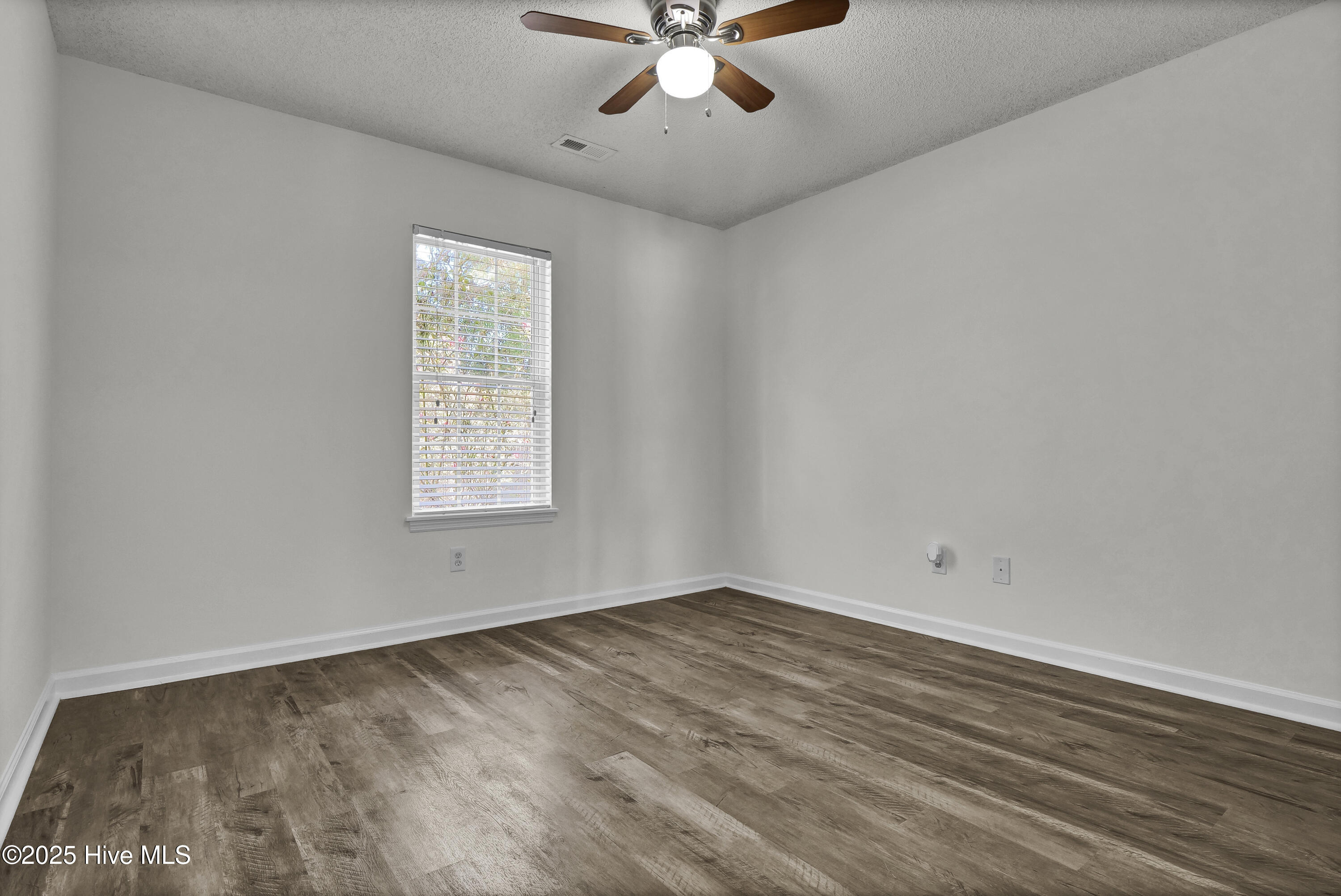 100540717 | Photo 21