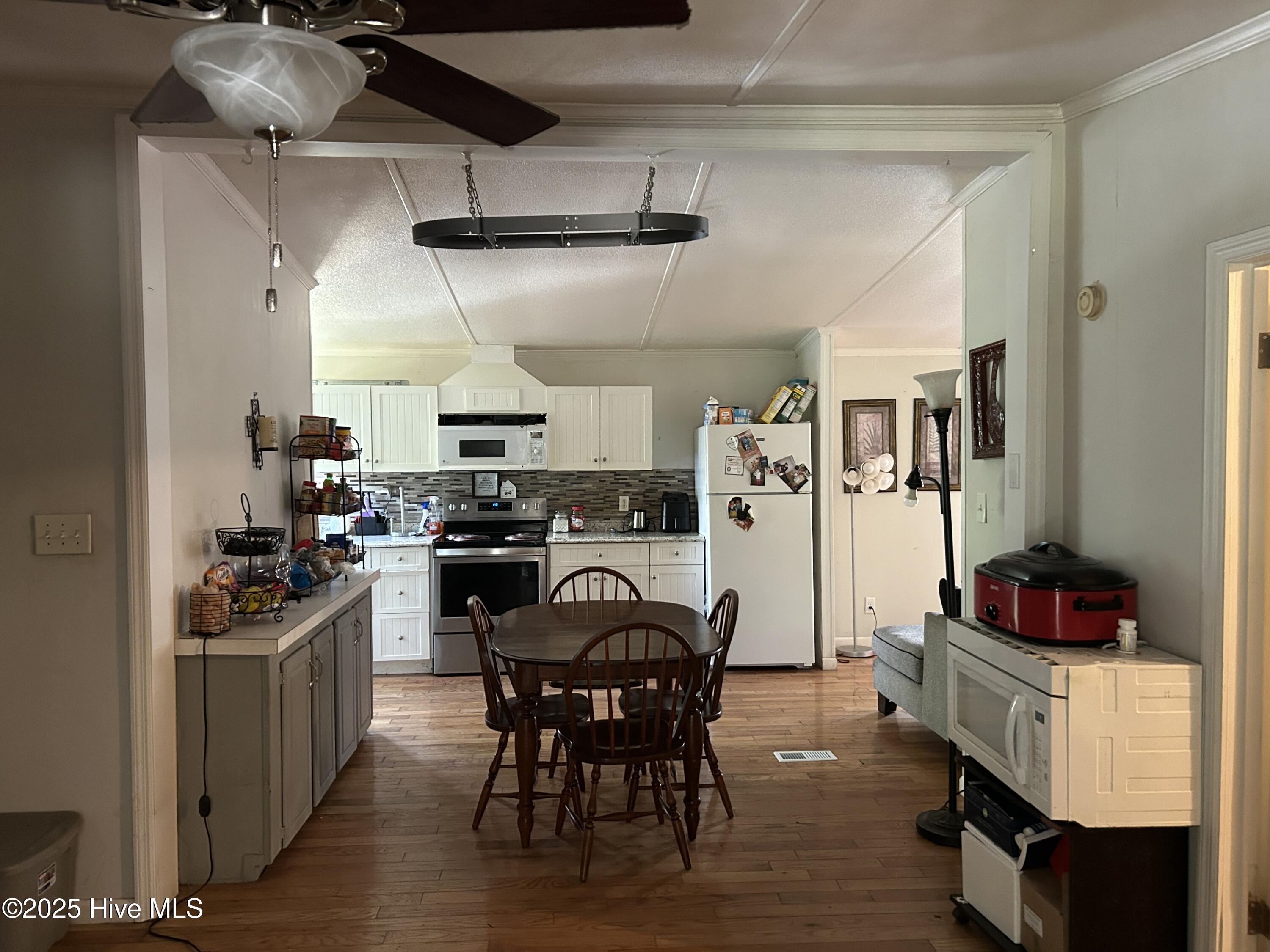 100533722 | Photo 13