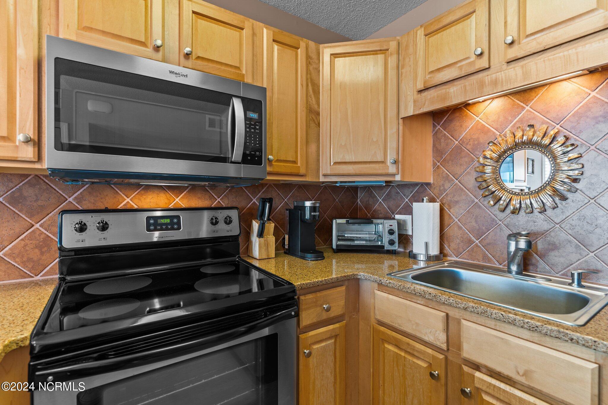 100523190 | Photo 11