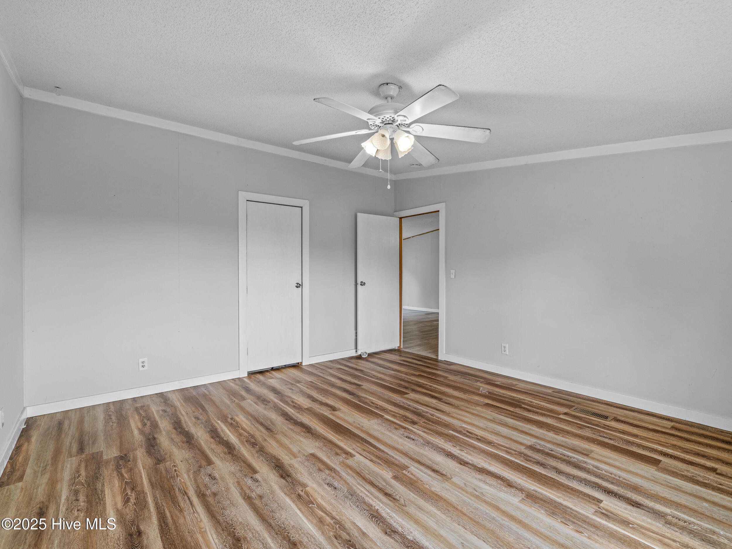 100520478 | Photo 16