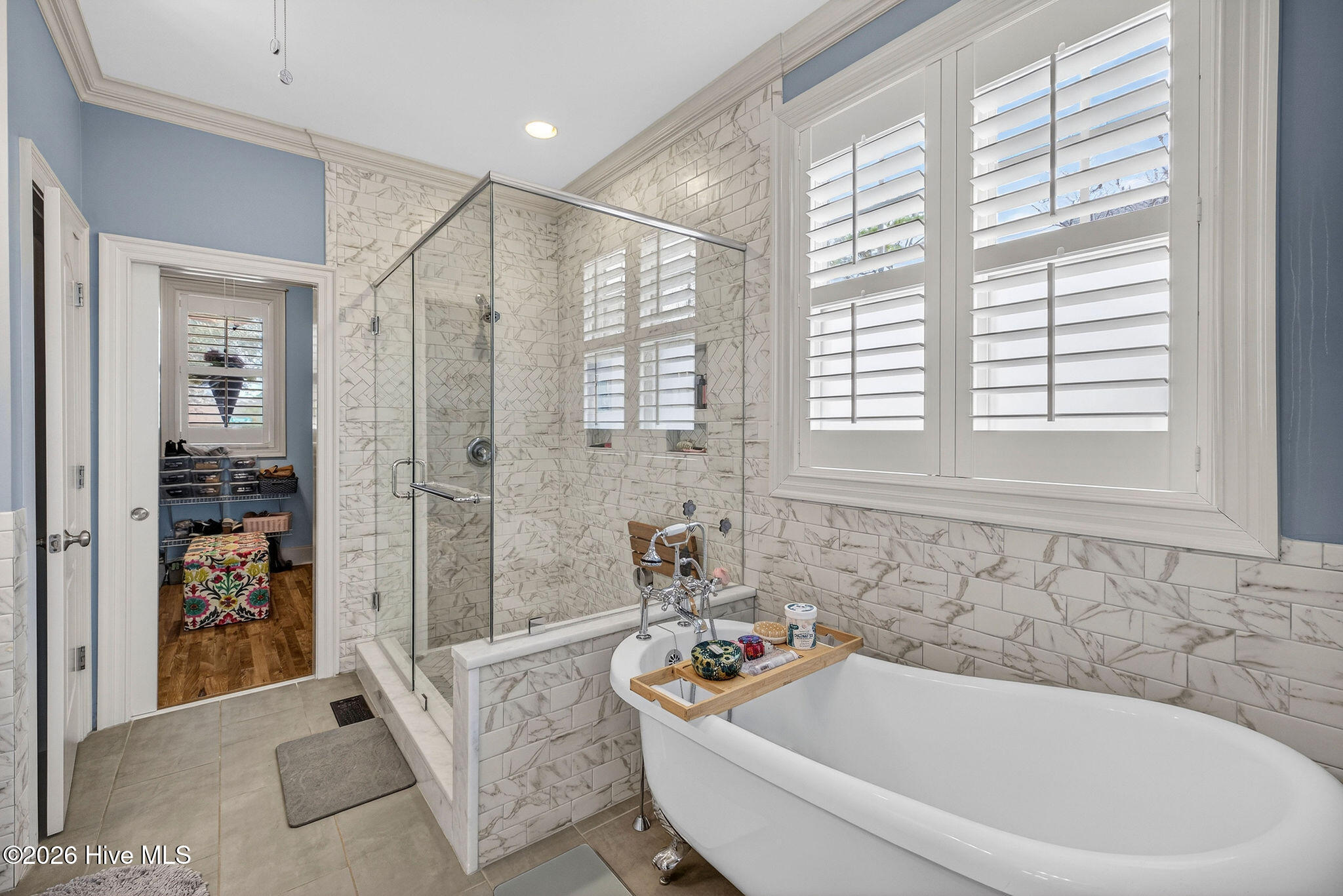 100547469 | Photo 28