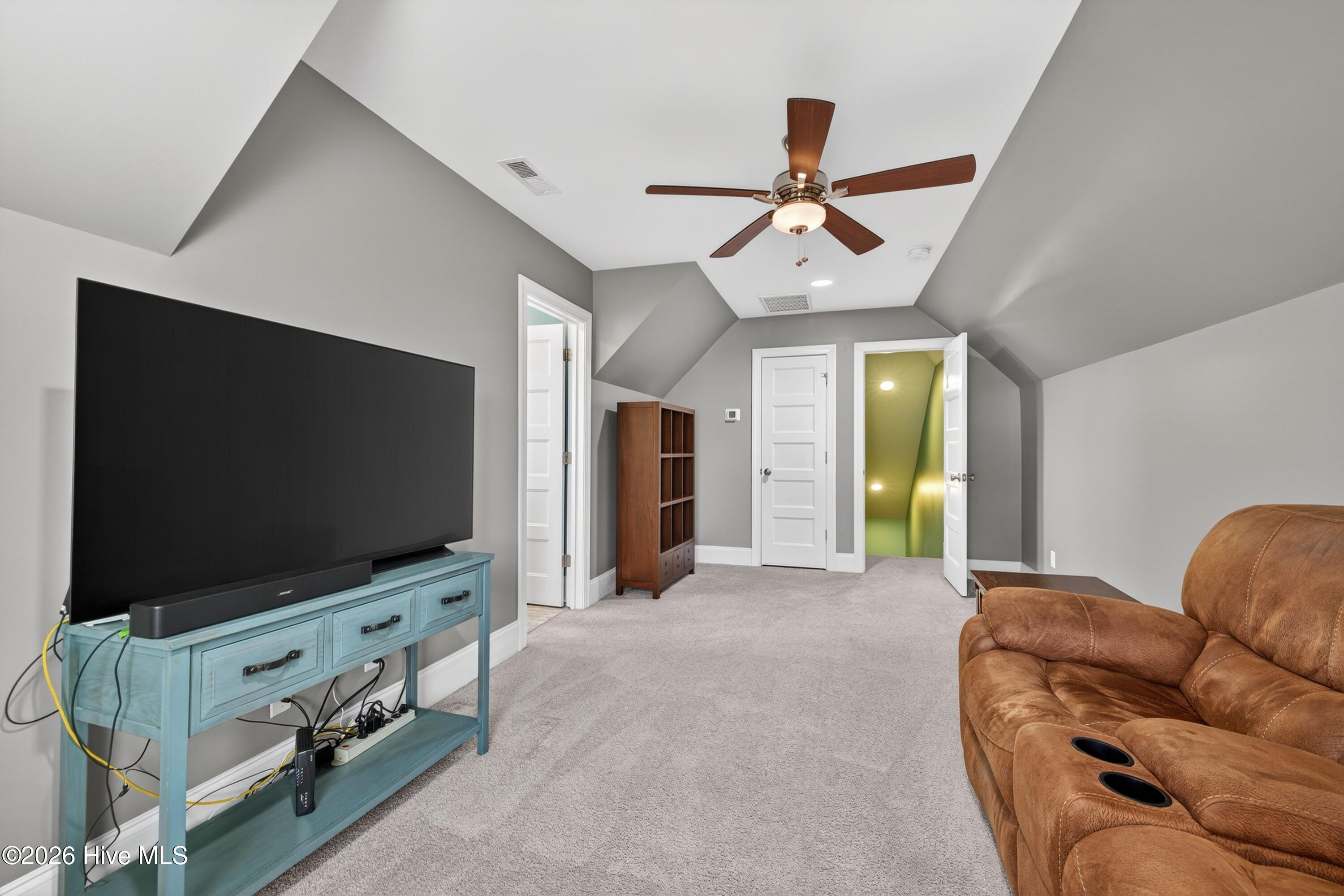 100552458 | Photo 26