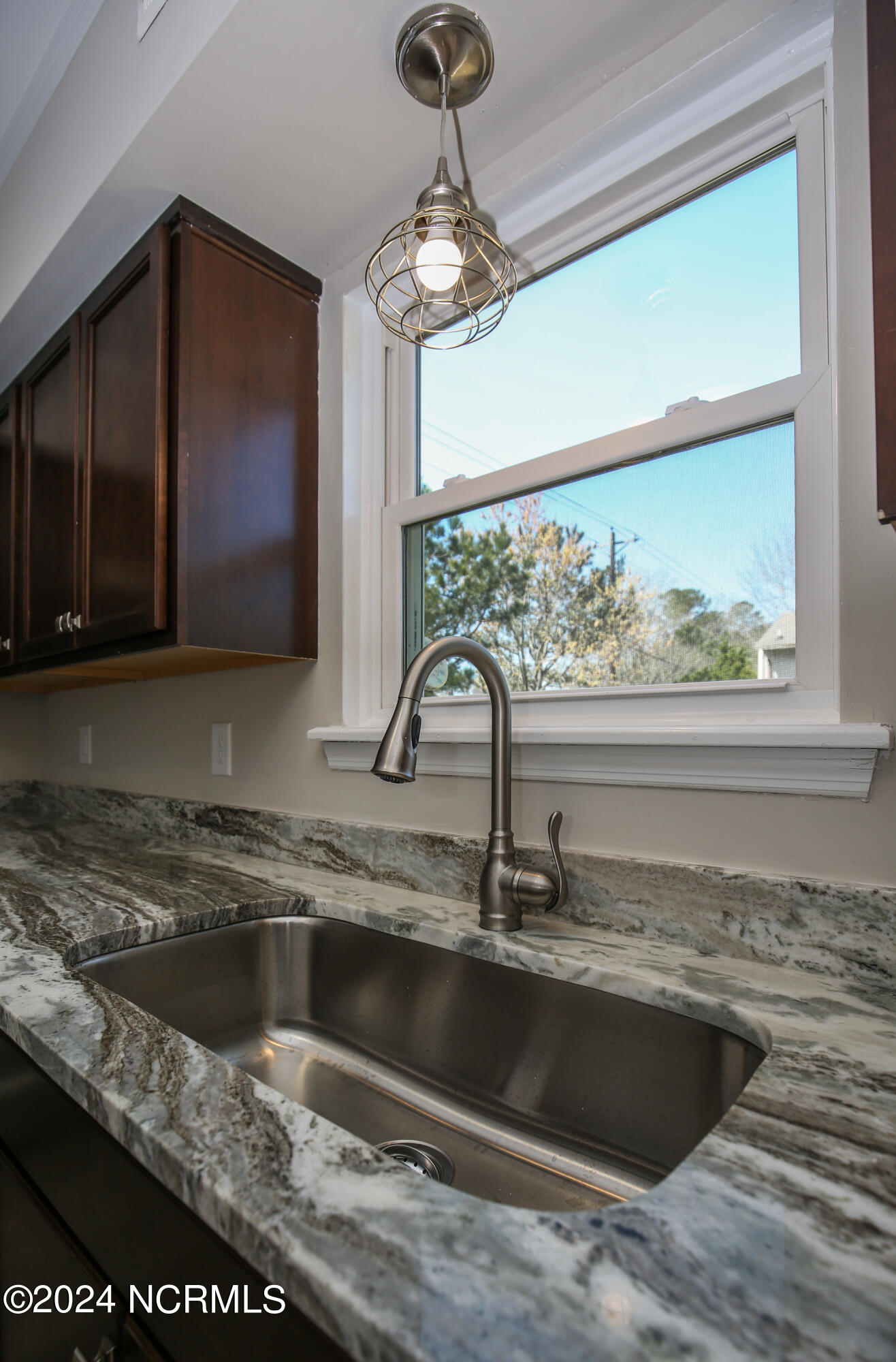 100557159 | Photo 19