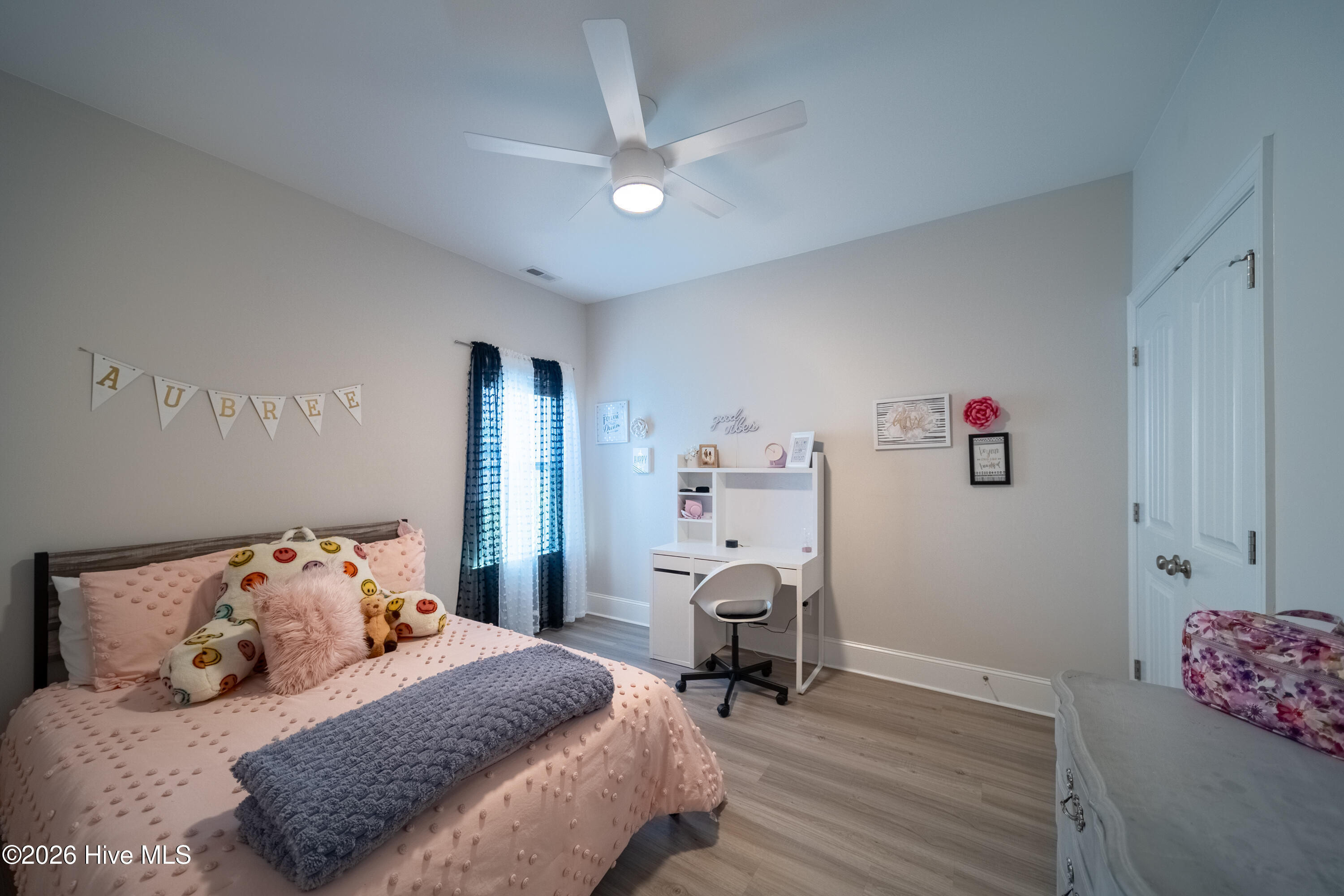 100549108 | Photo 35