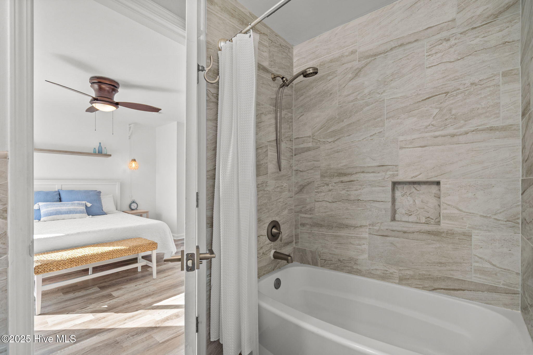 100531812 | Photo 22