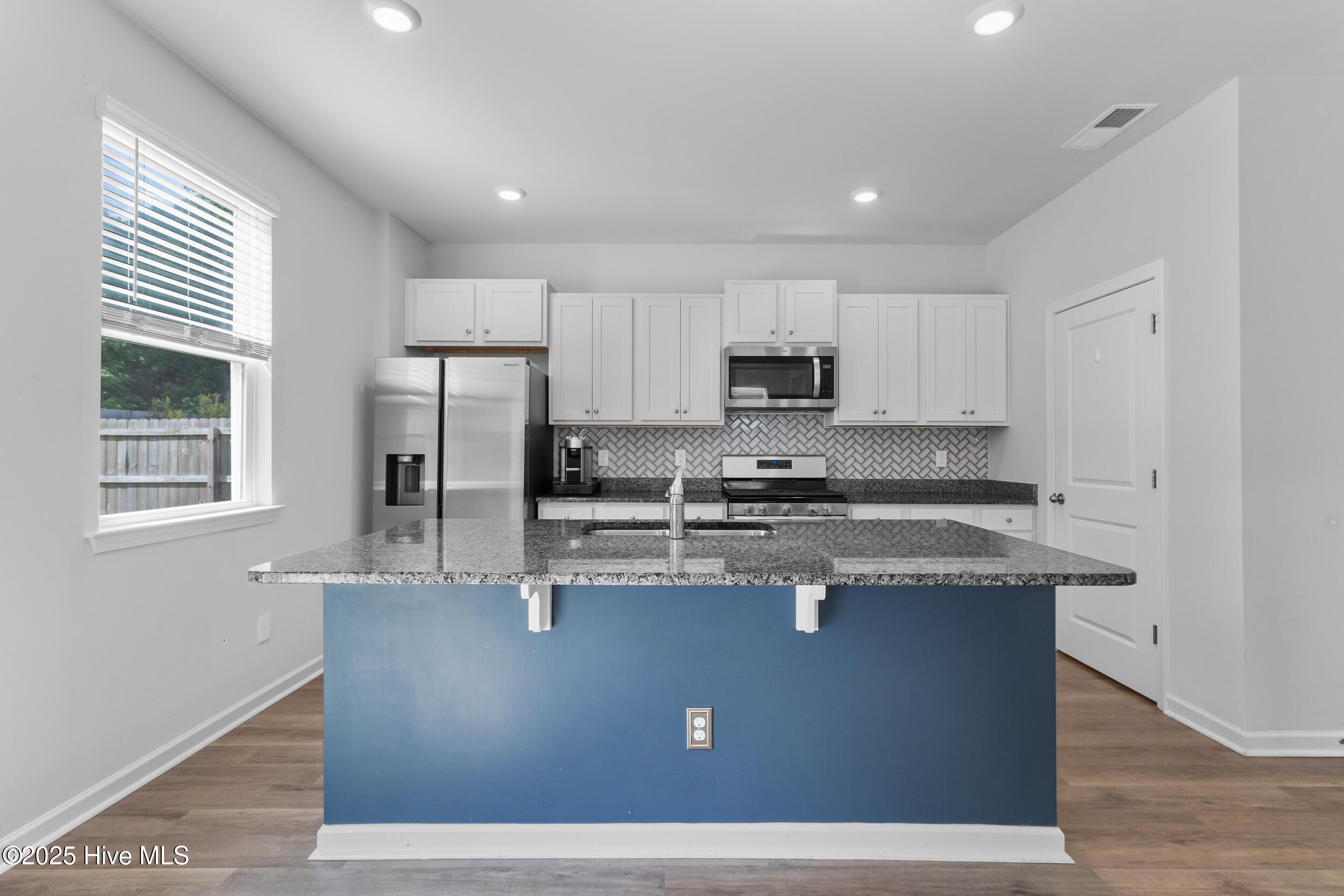 100519955 | Photo 13