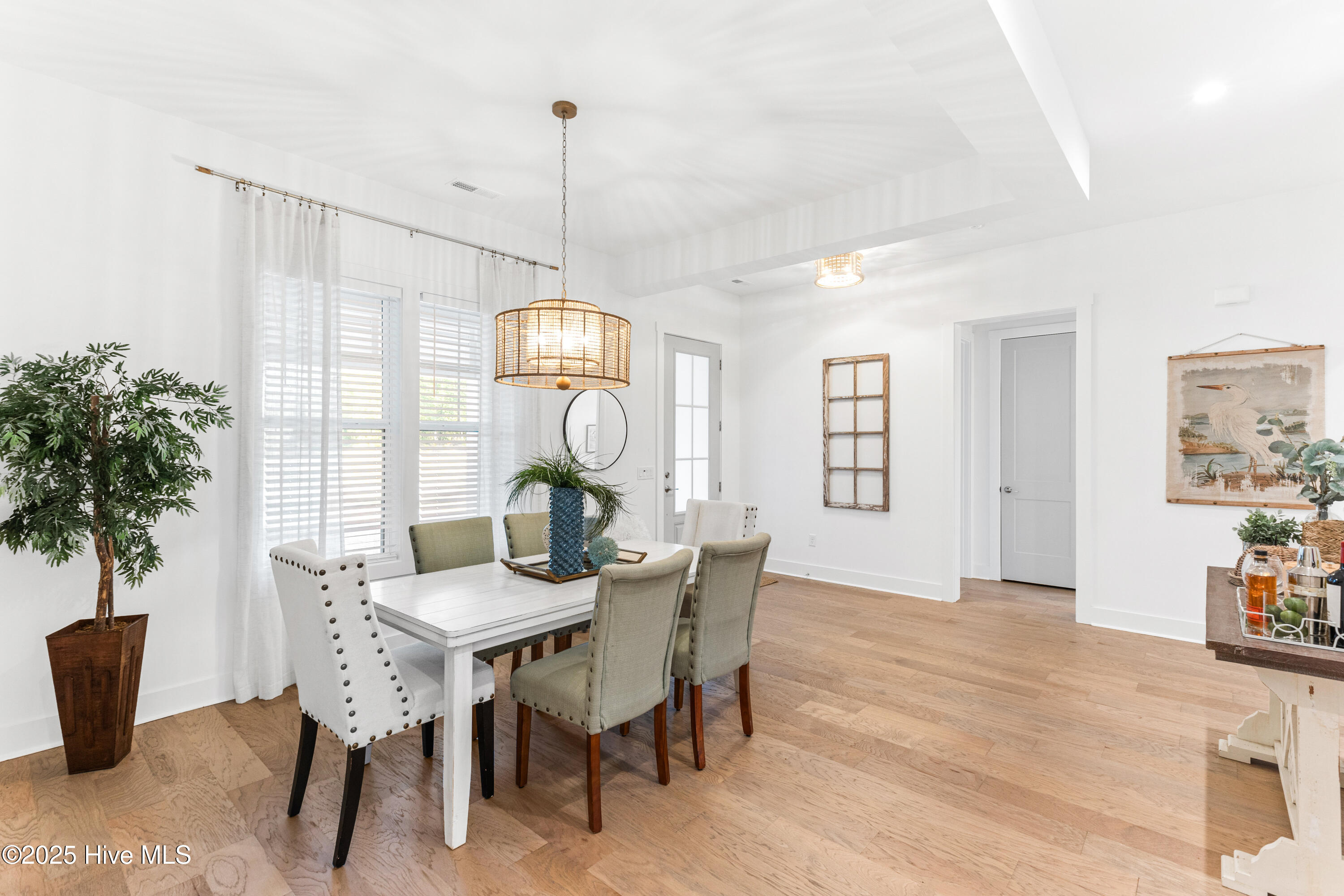 100537930 | Photo 22