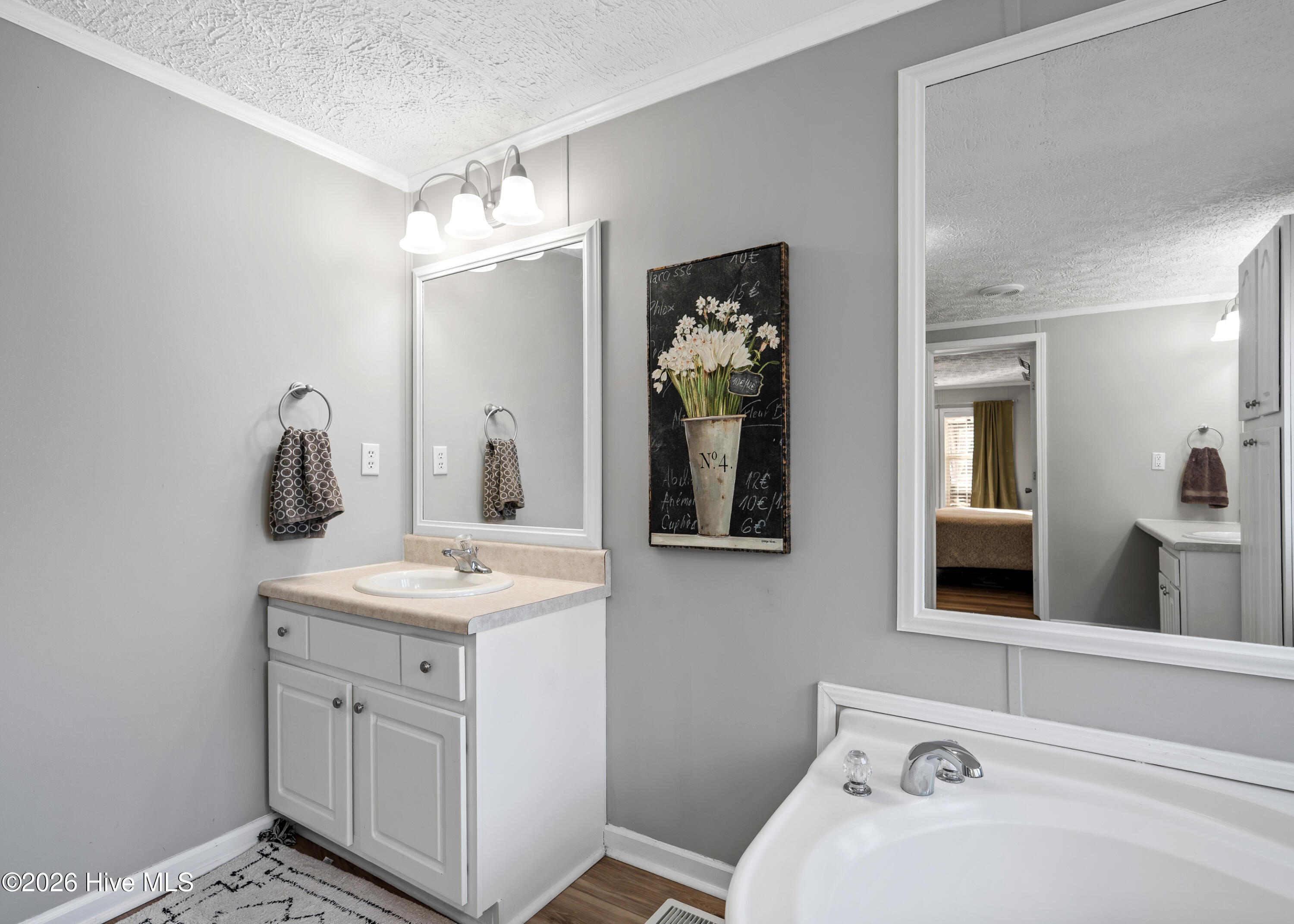 100548742 | Photo 37