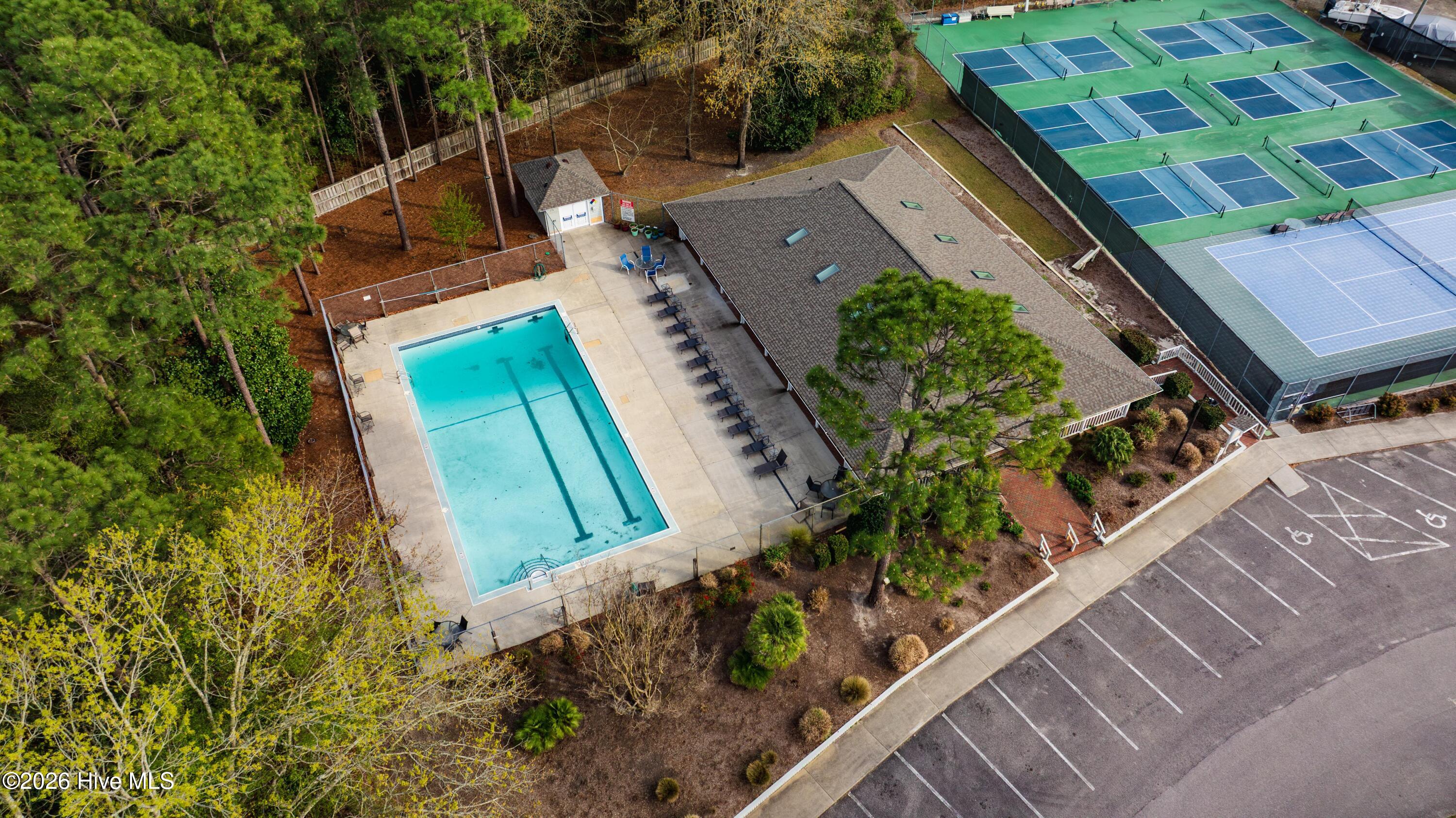 100560889 | Photo 37