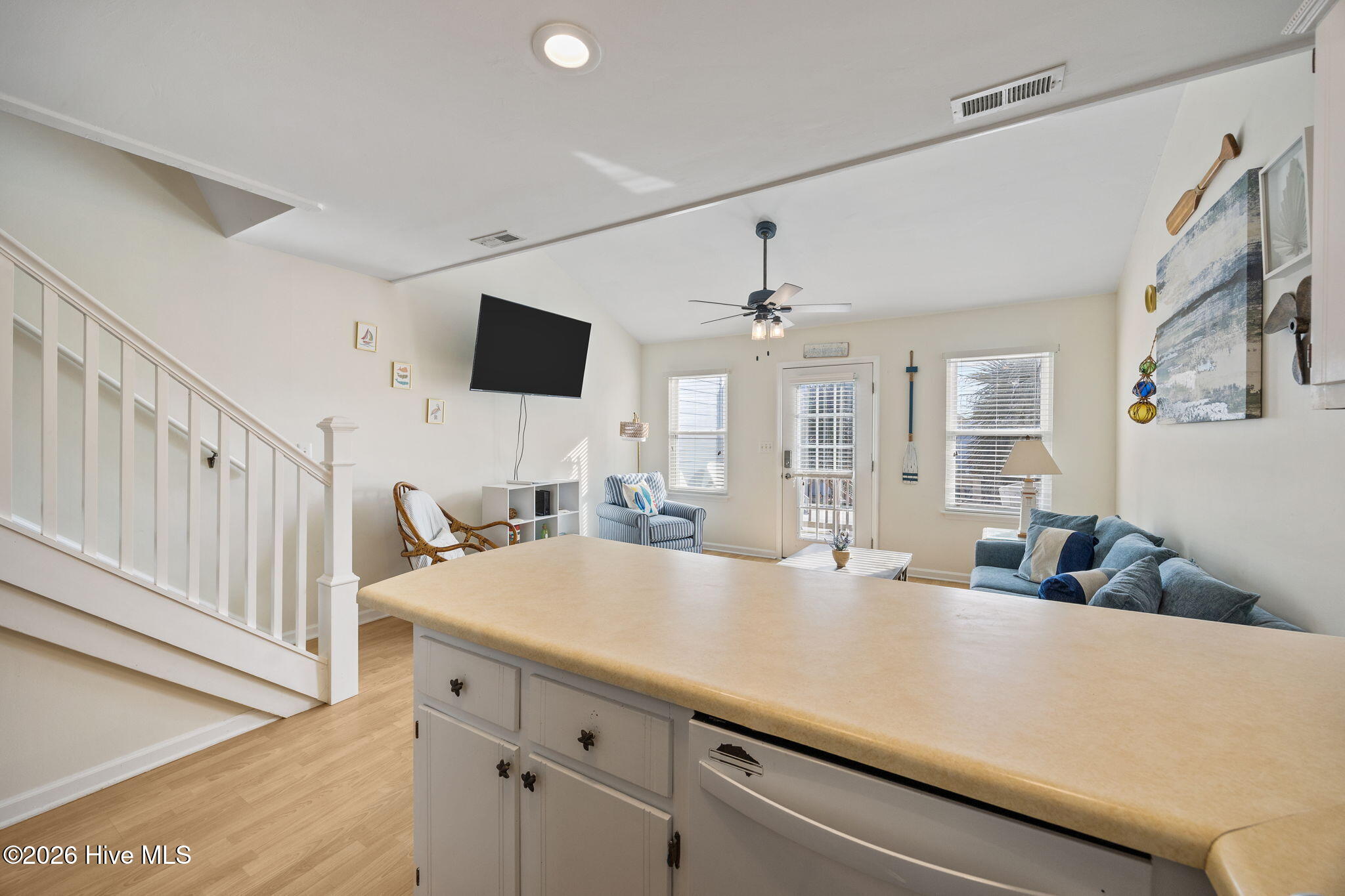 100559351 | Photo 15