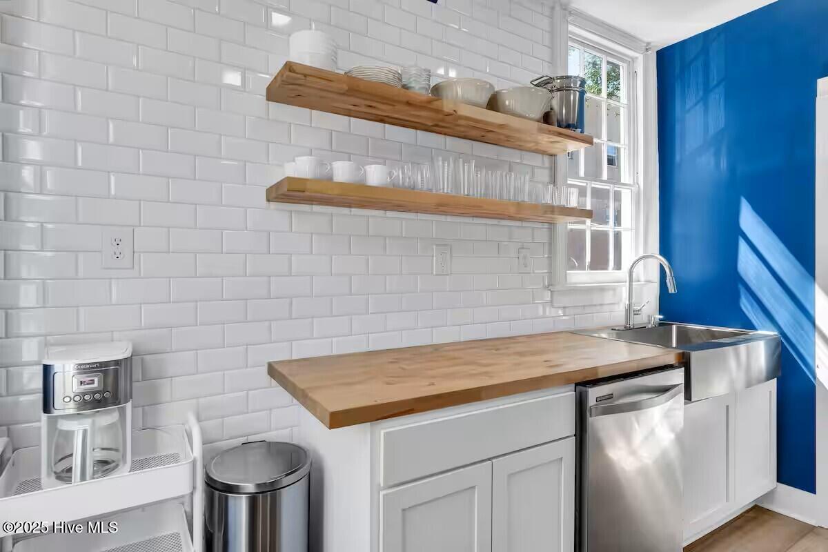 100542130 | Photo 12