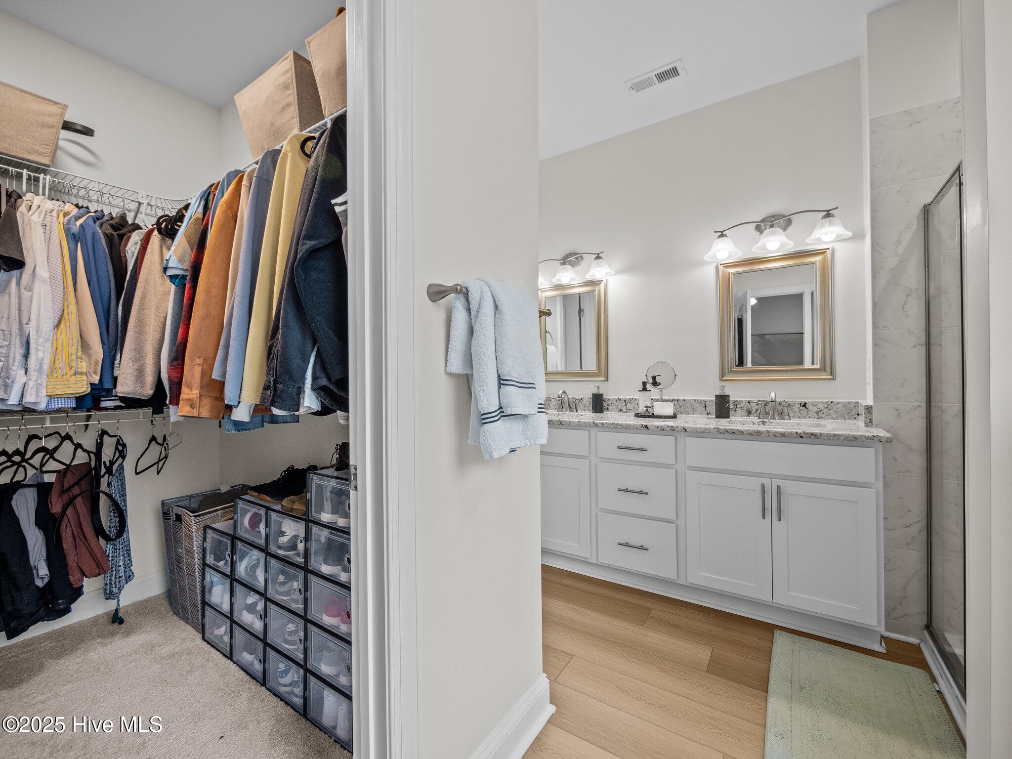 100565720 | Photo 13