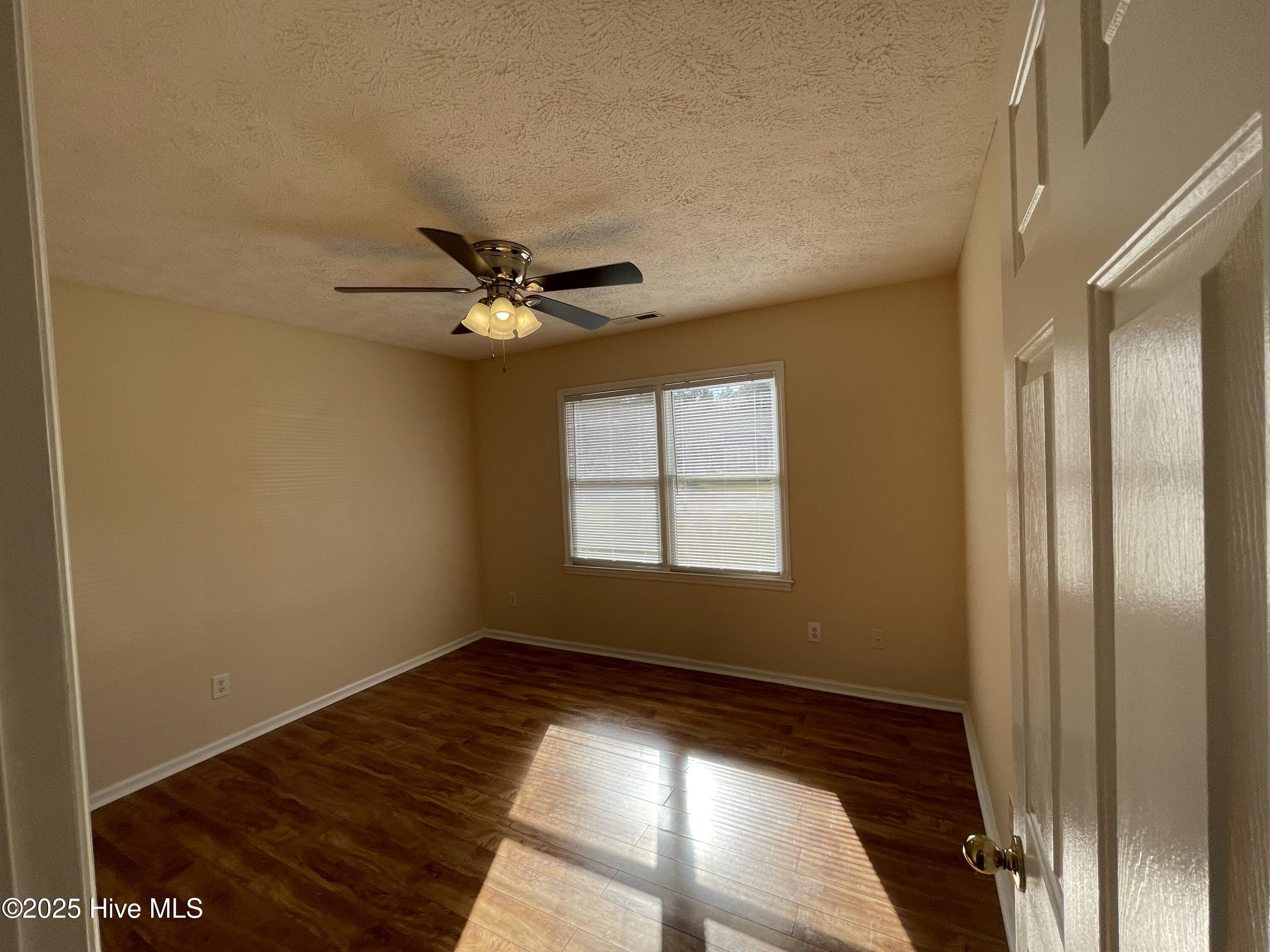 100544716 | Photo 11