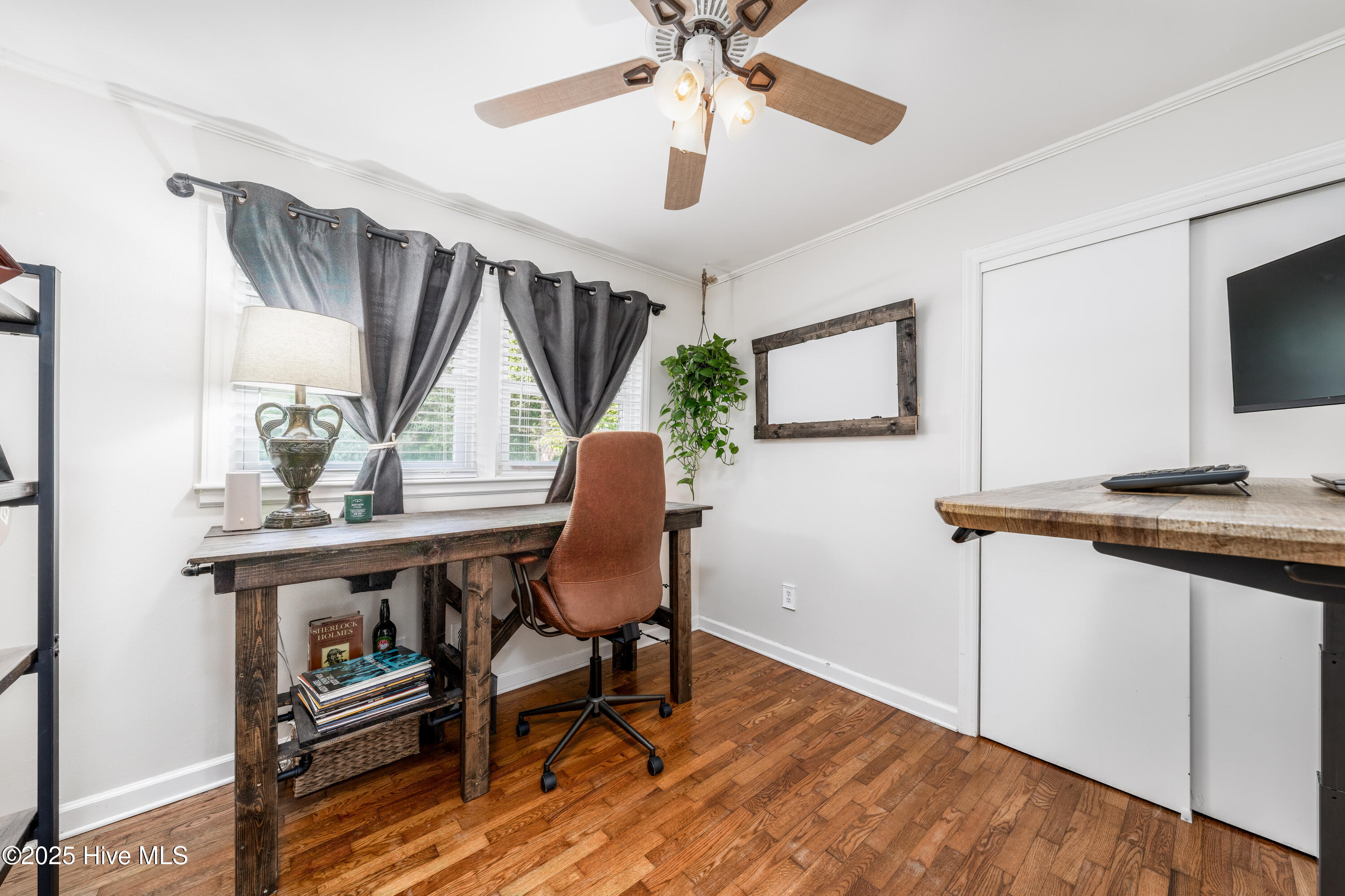 100549318 | Photo 23