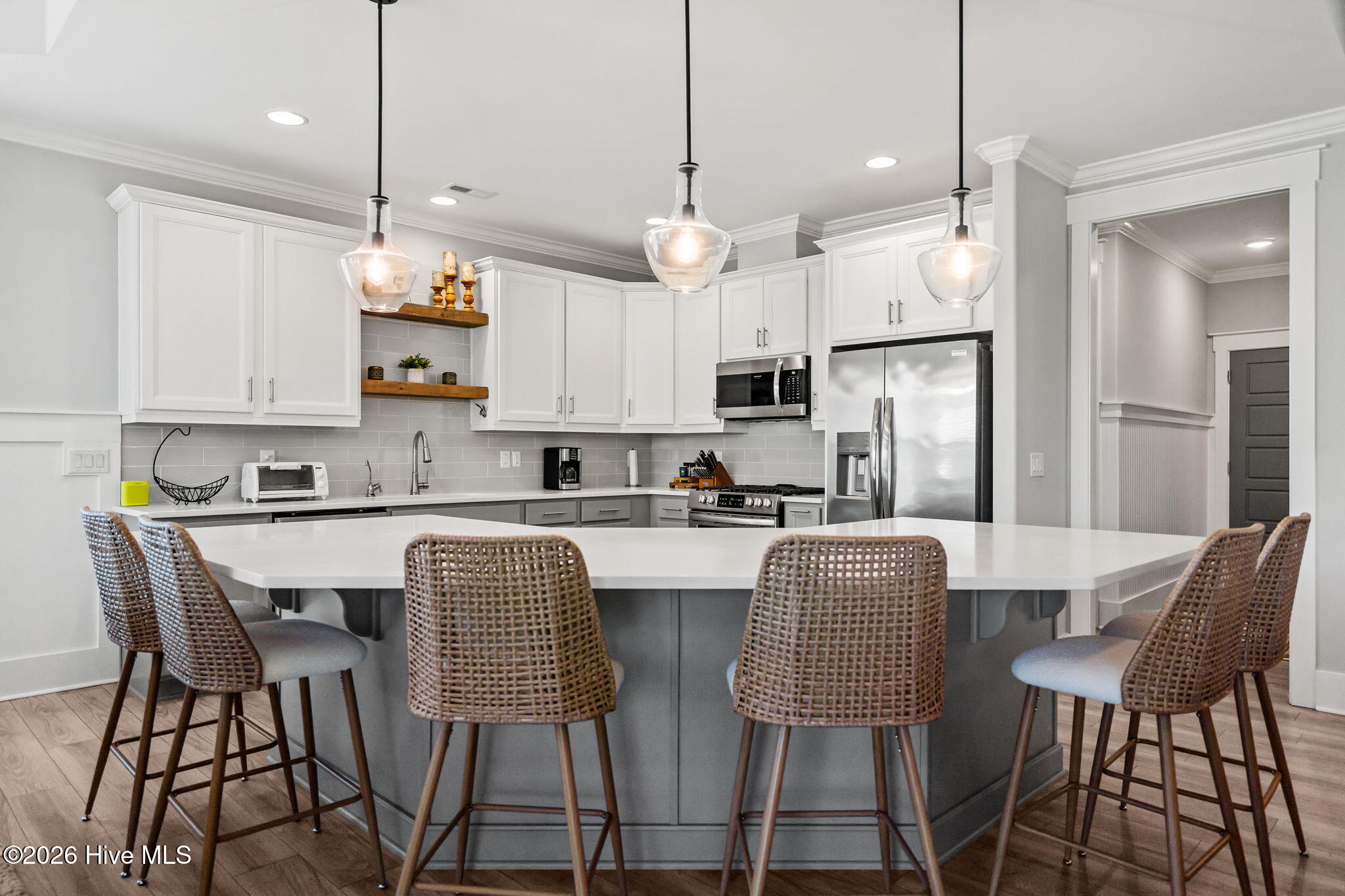 100567182 | Photo 35