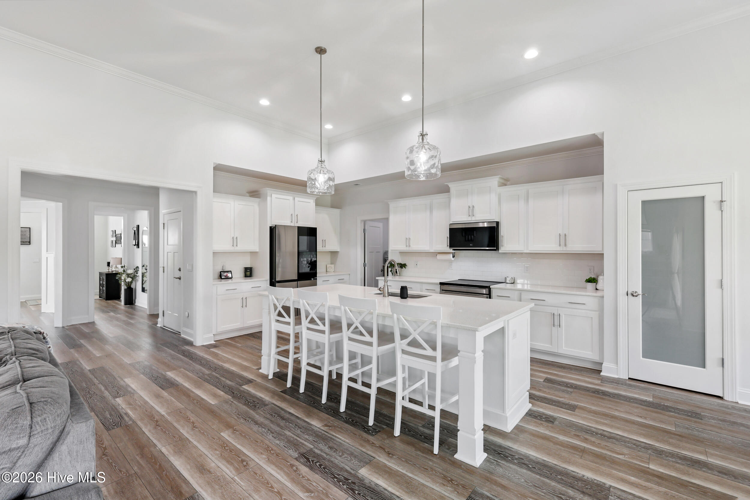 100569219 | Photo 12