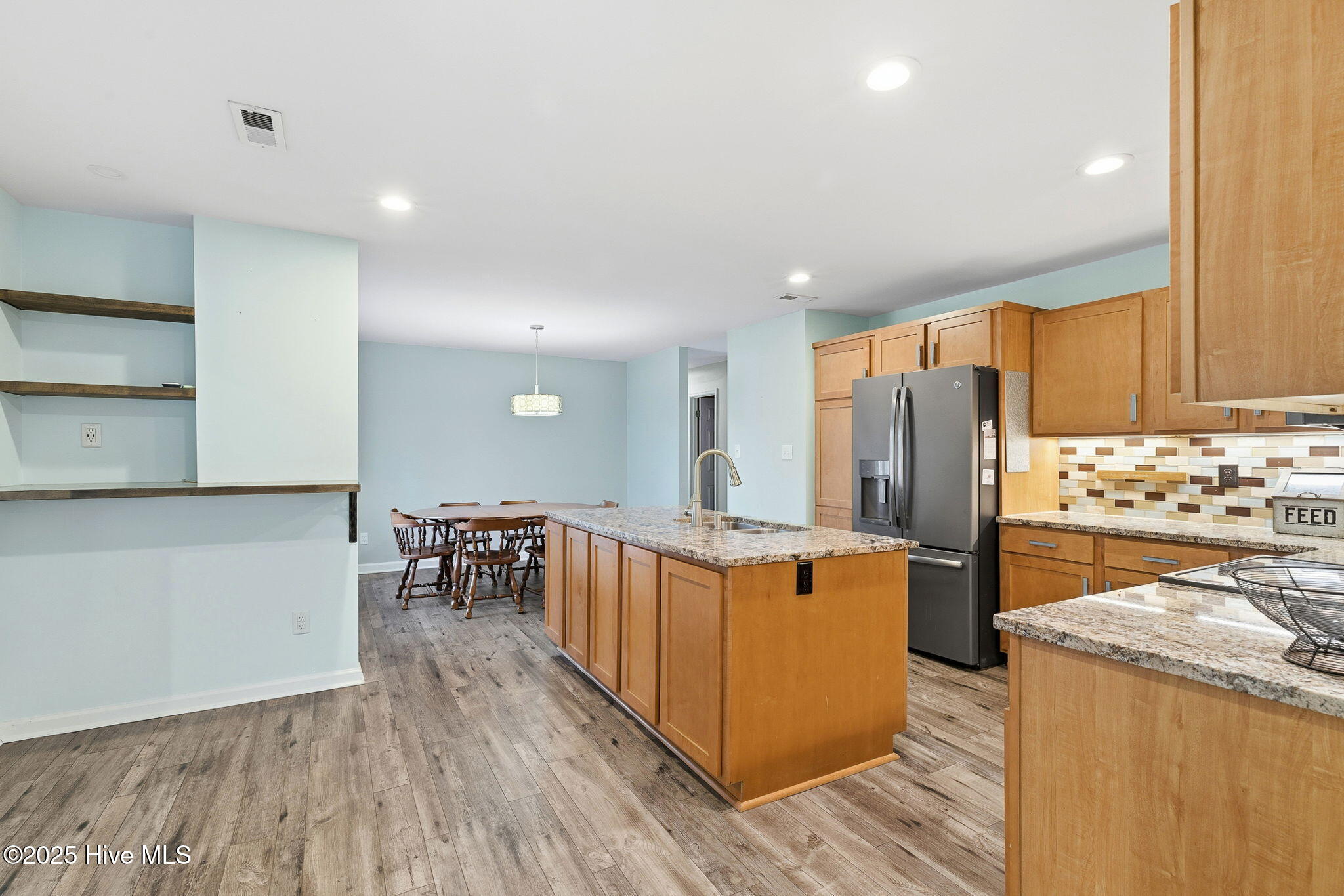 100545269 | Photo 16