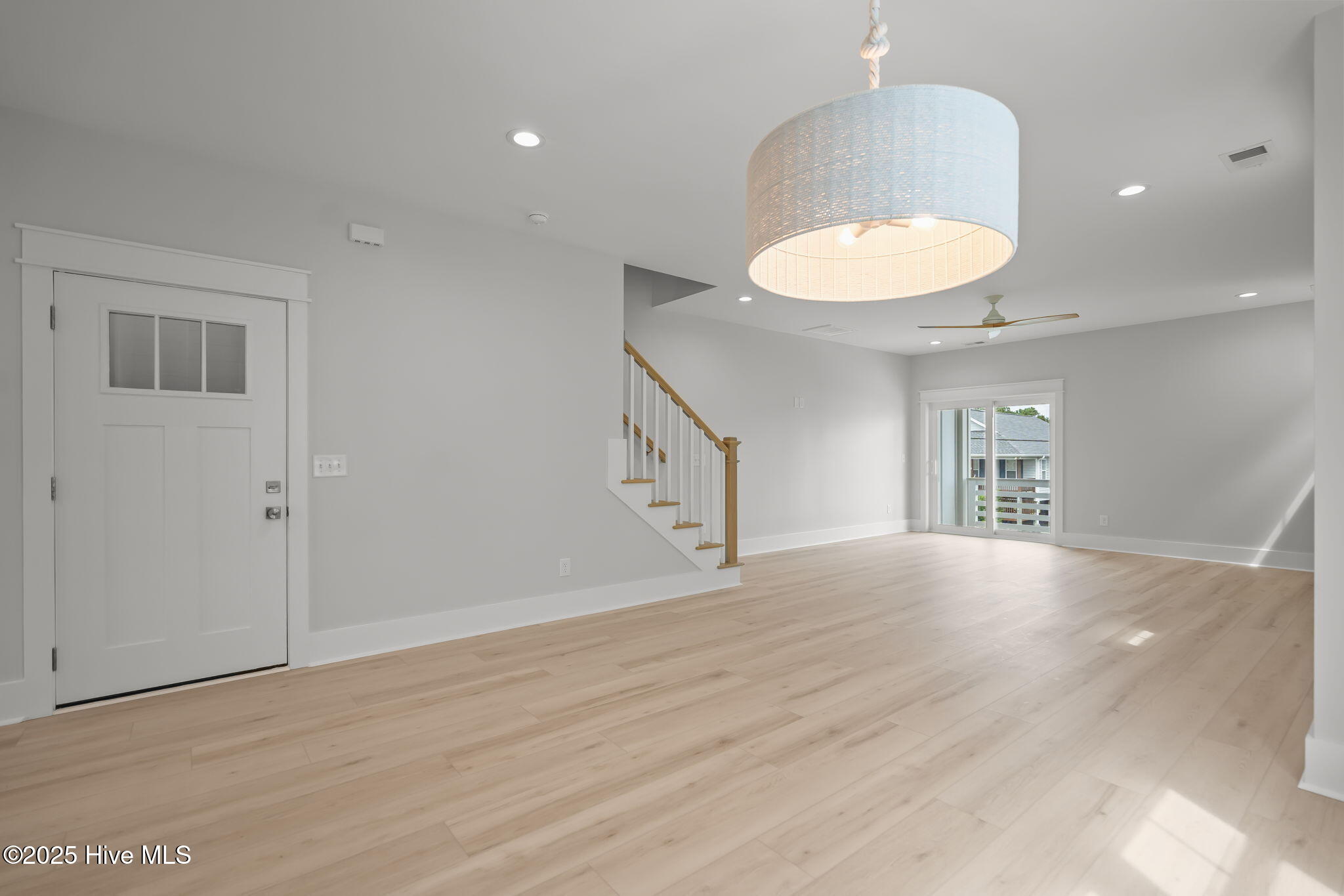 100537880 | Photo 24