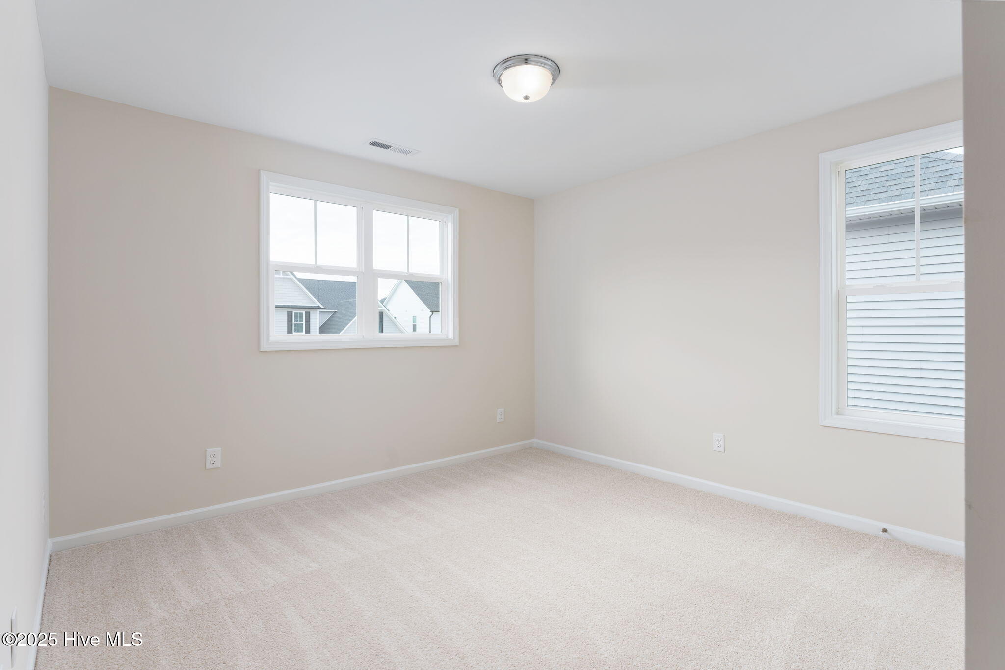 100508287 | Photo 42