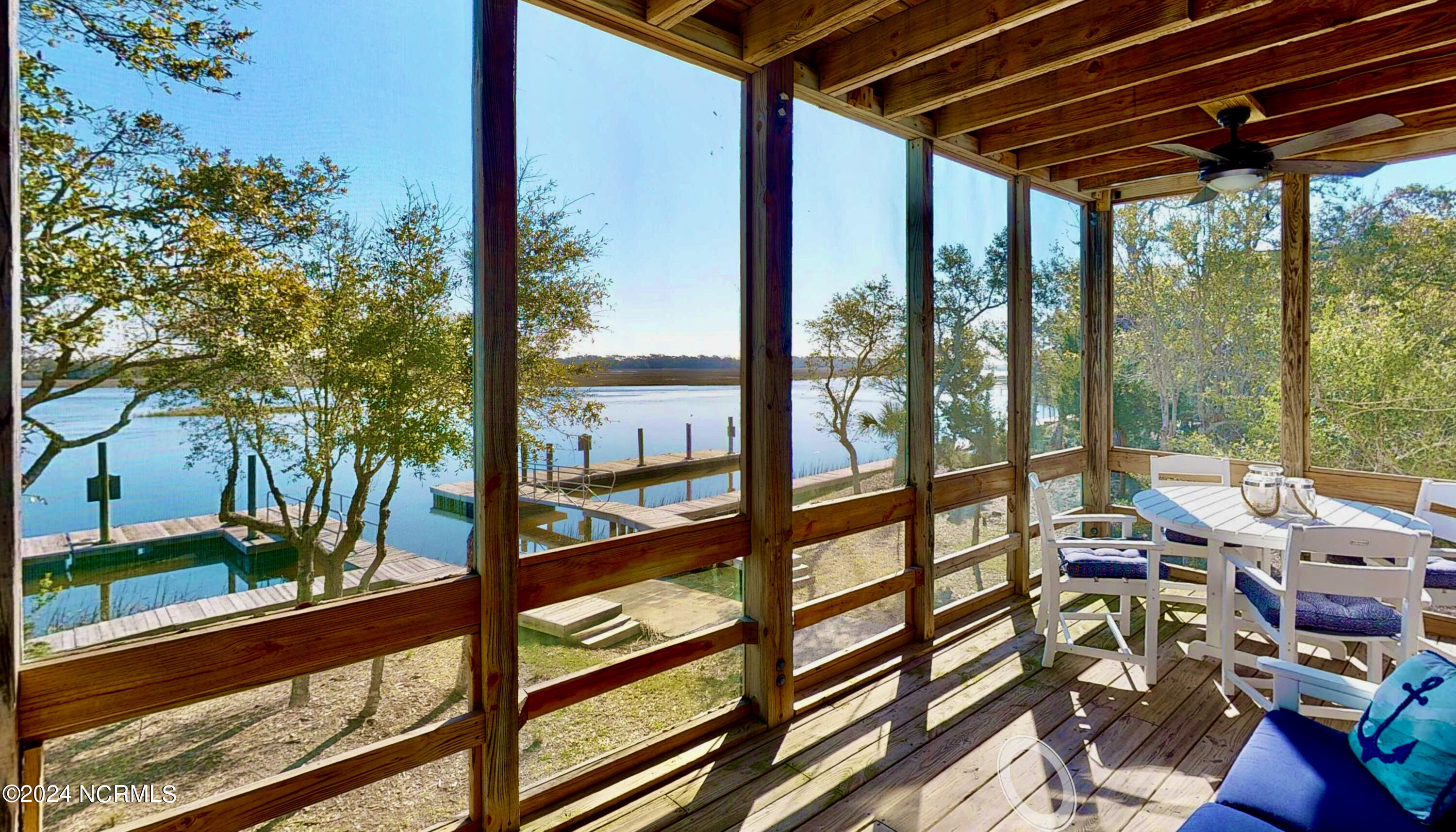 100540303 | Photo 18