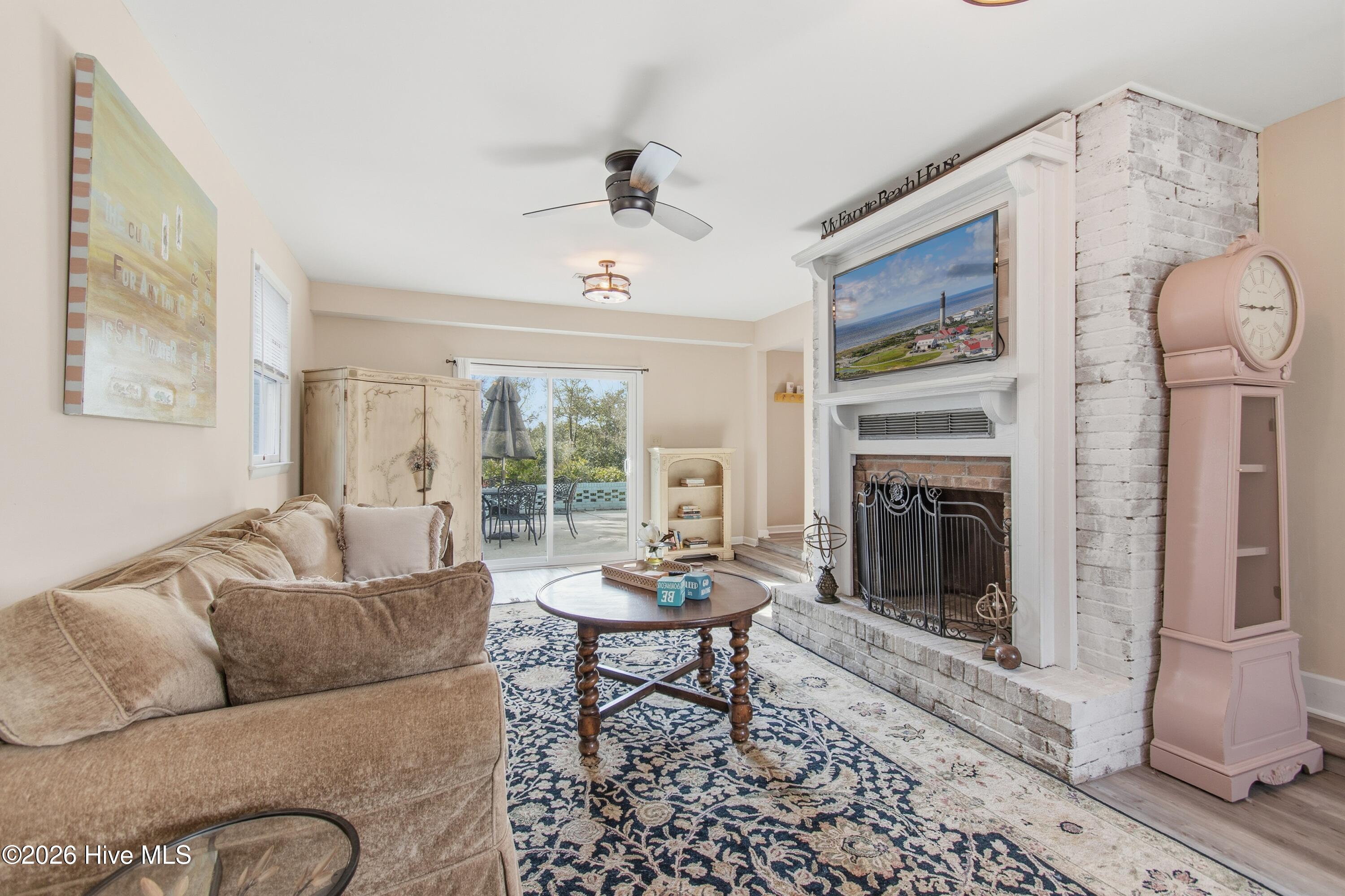 100549205 | Photo 11