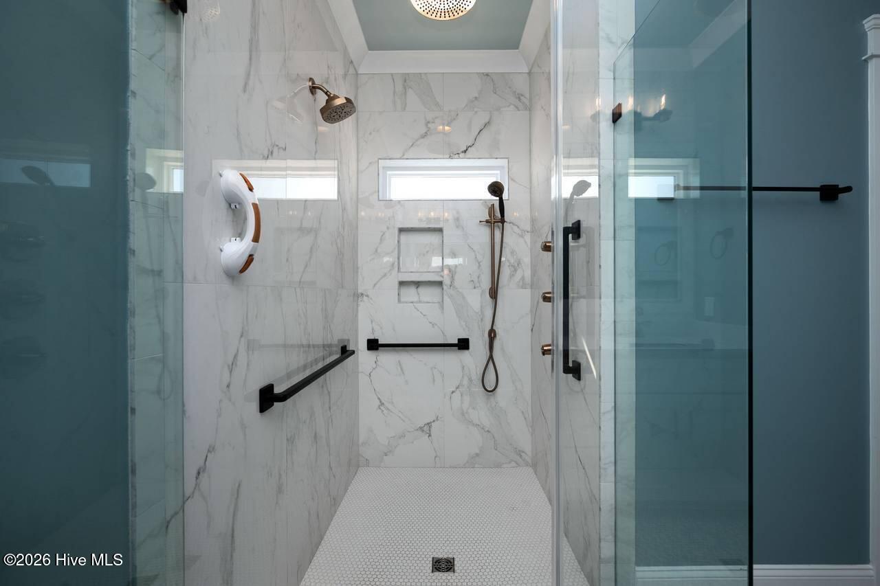 100560212 | Photo 131