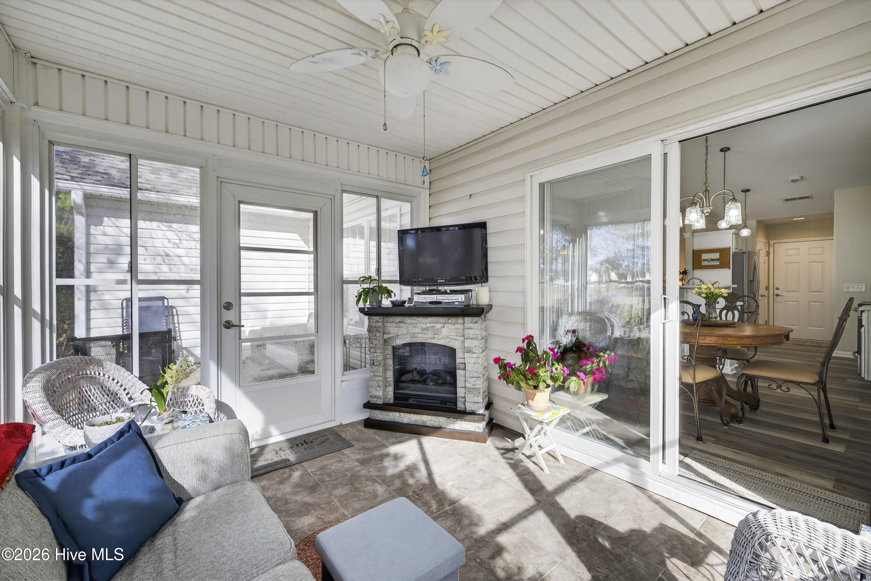 100553252 | Photo 32