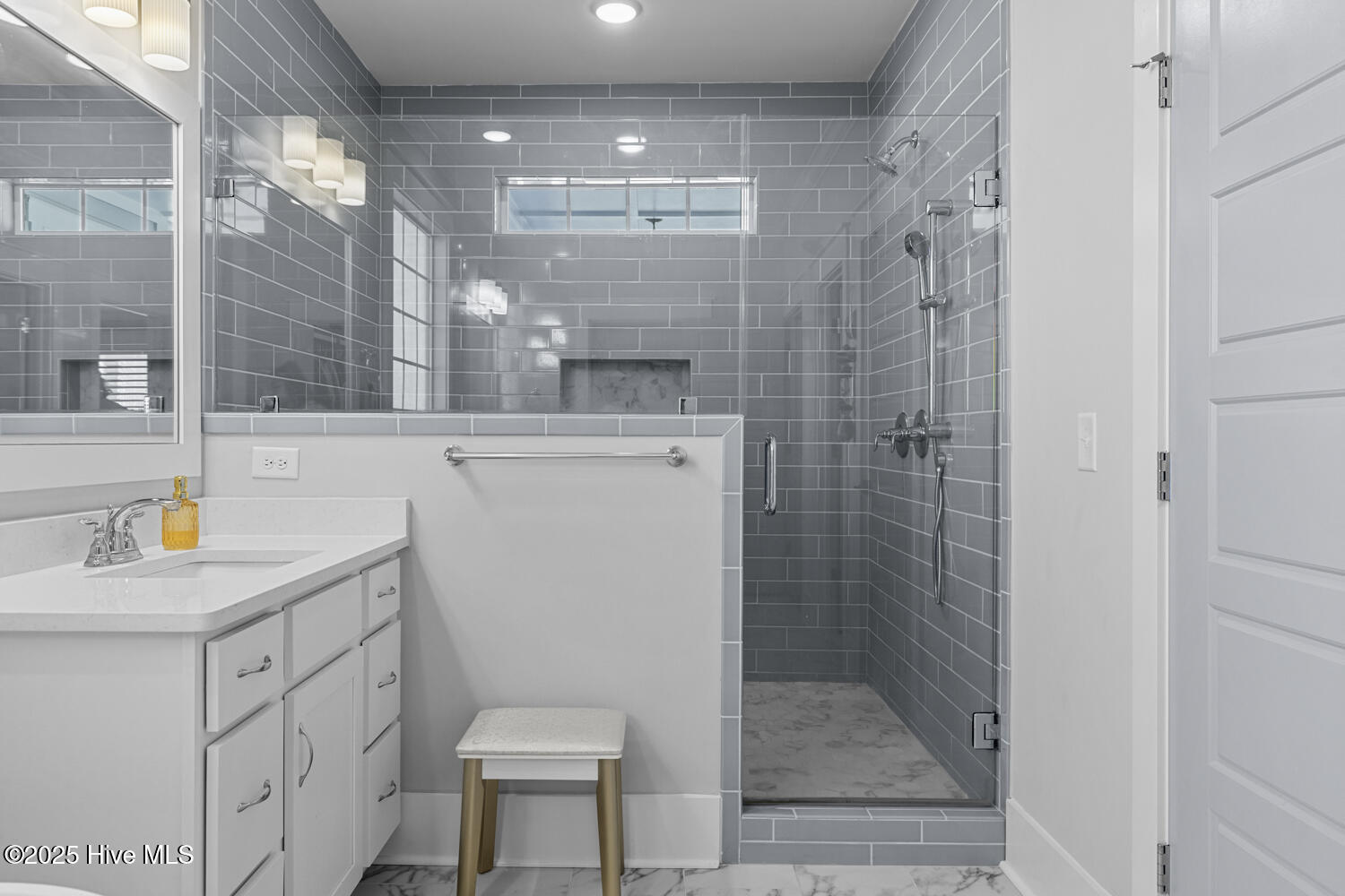 100545197 | Photo 37