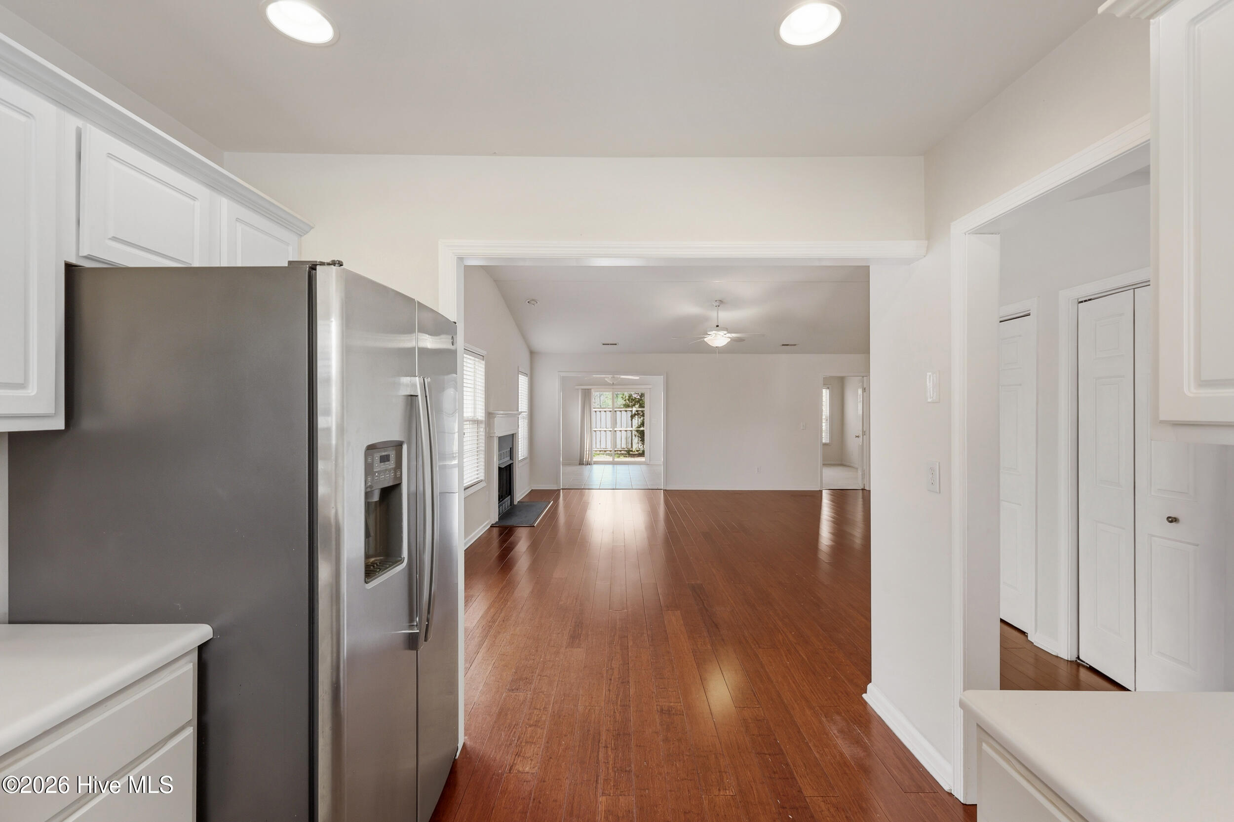 100511628 | Photo 14