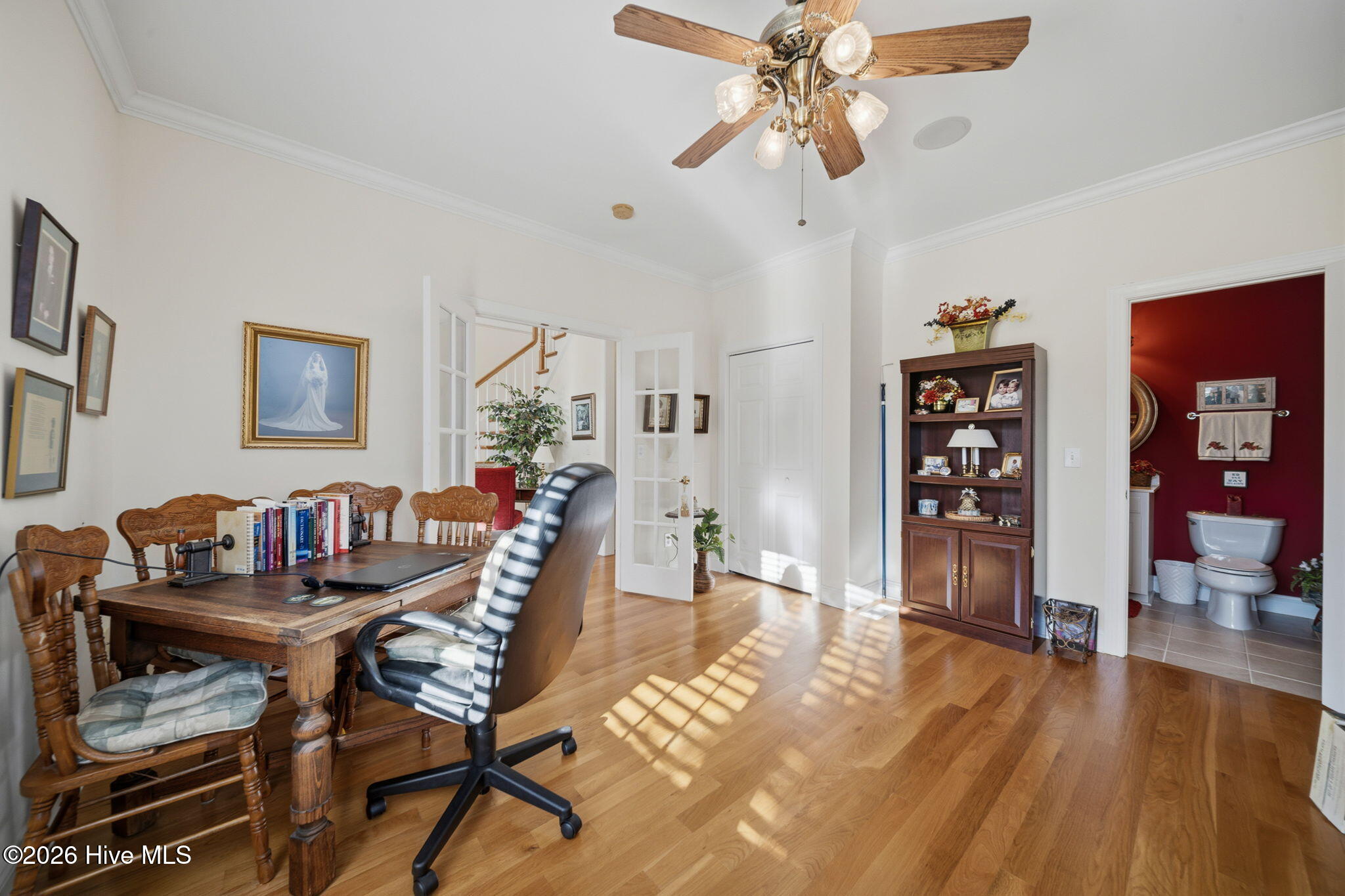 100570394 | Photo 38