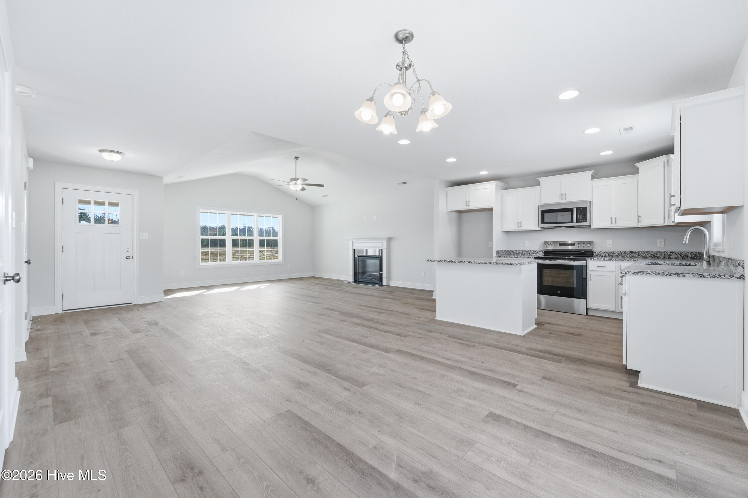 100537618 | Photo 11