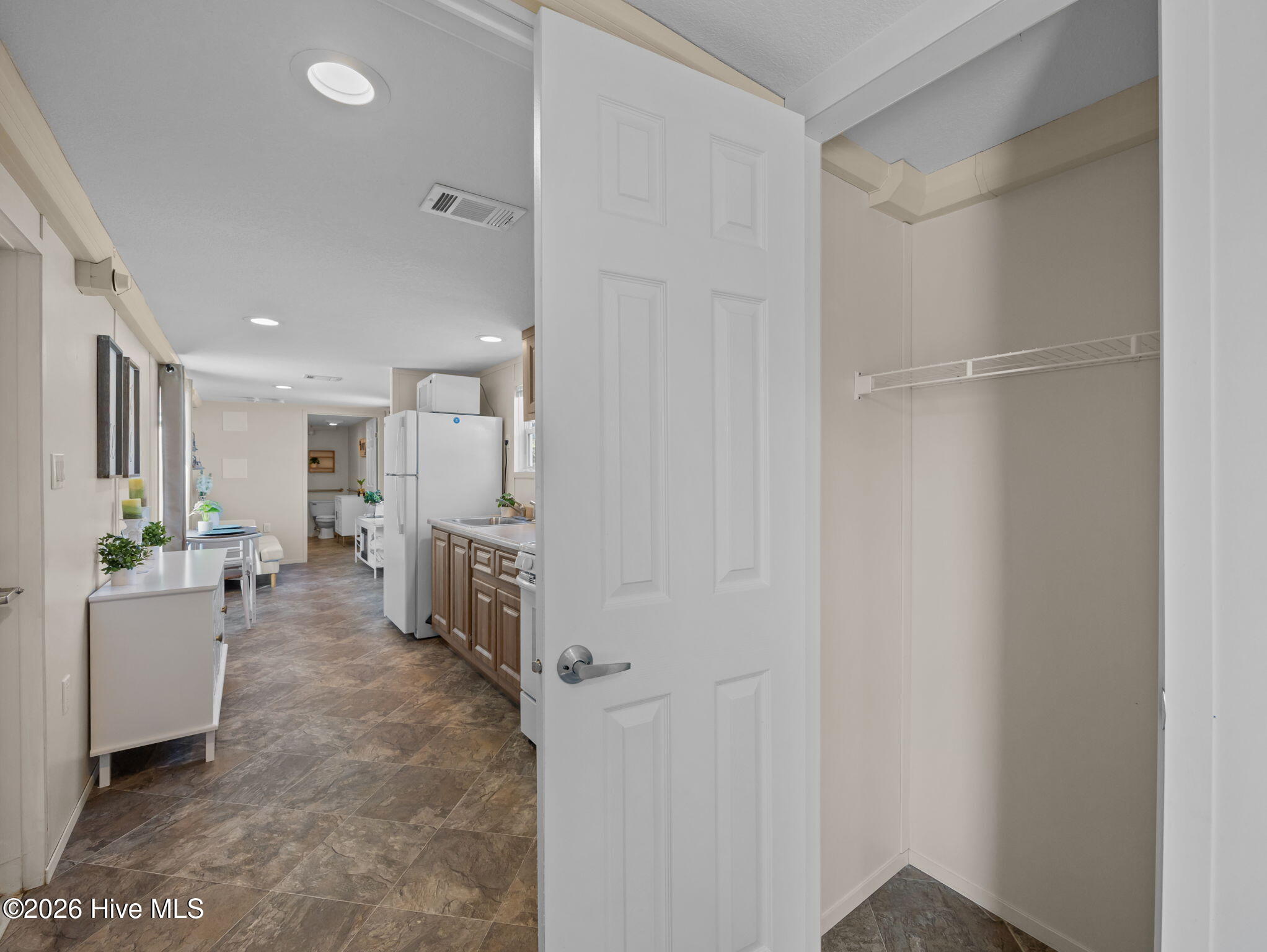 100567345 | Photo 17